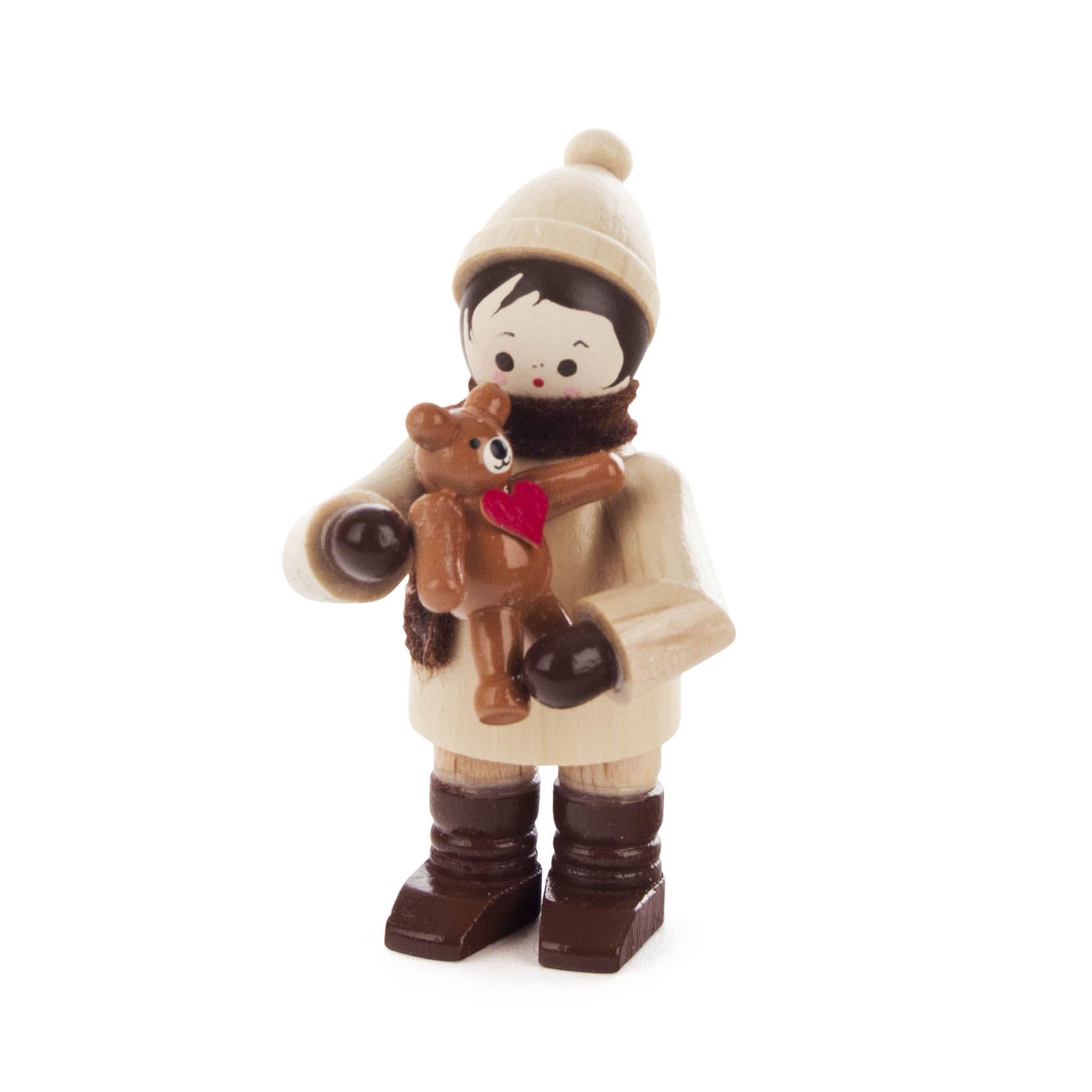 Holzfigur eines Jungen in Winterkleidung, der einen kleinen Teddybären mit rotem Herz auf der Brust hält. im Dregeno Online Shop günstig kaufen