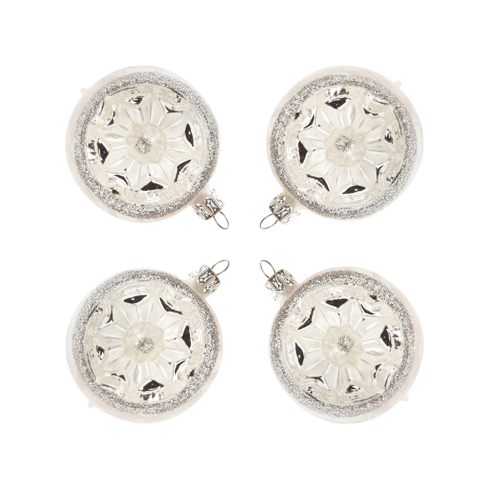 Four white antique-style glass Christmas baubles with internal glitter design, viewed from above, showing their reflective inner surfaces. im Dregeno Online Shop günstig kaufen