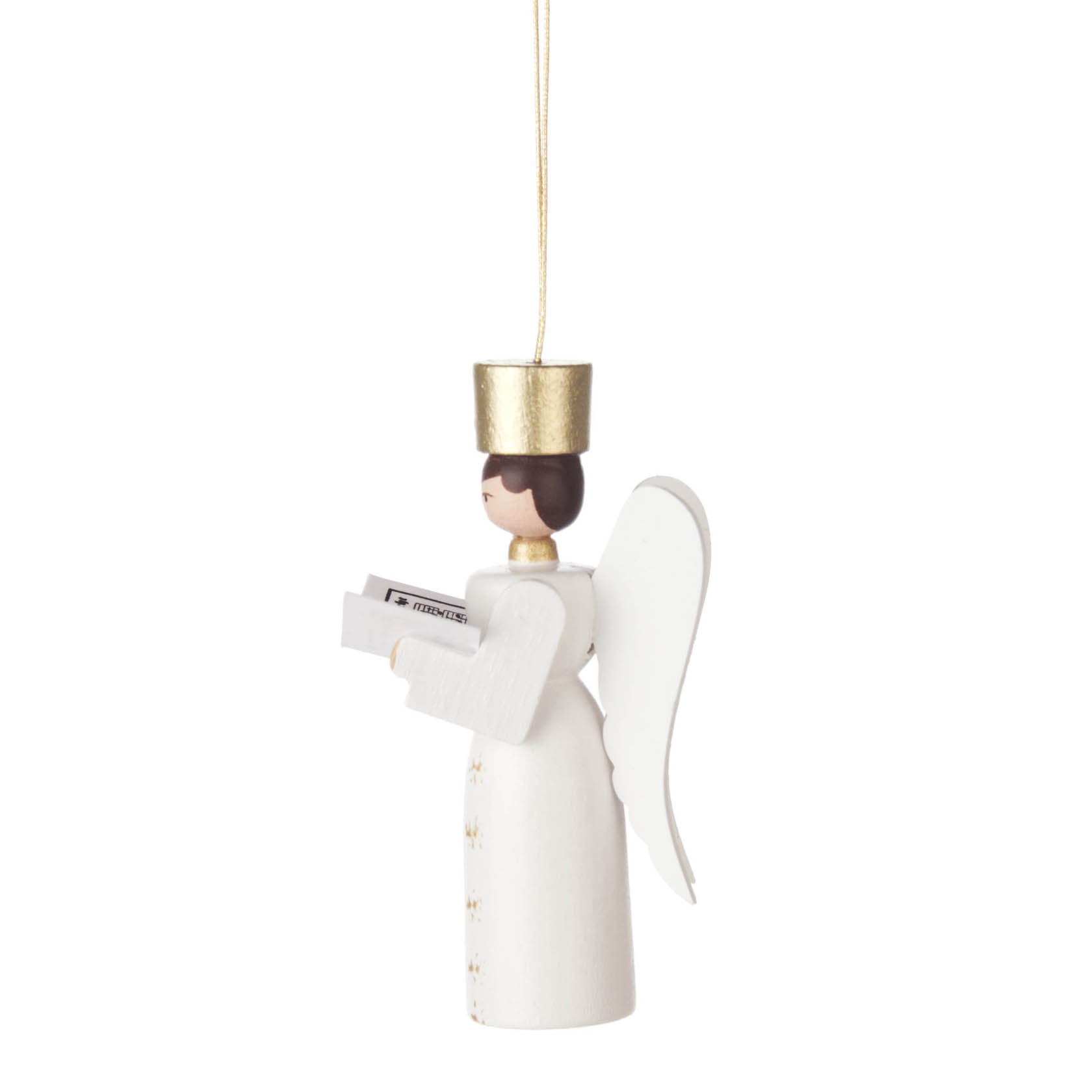 Holzengel in weißem Gewand mit goldener Krone, hält Notenblätter in den Händen, als Weihnachtsschmuck an einem goldenen Faden hängend.