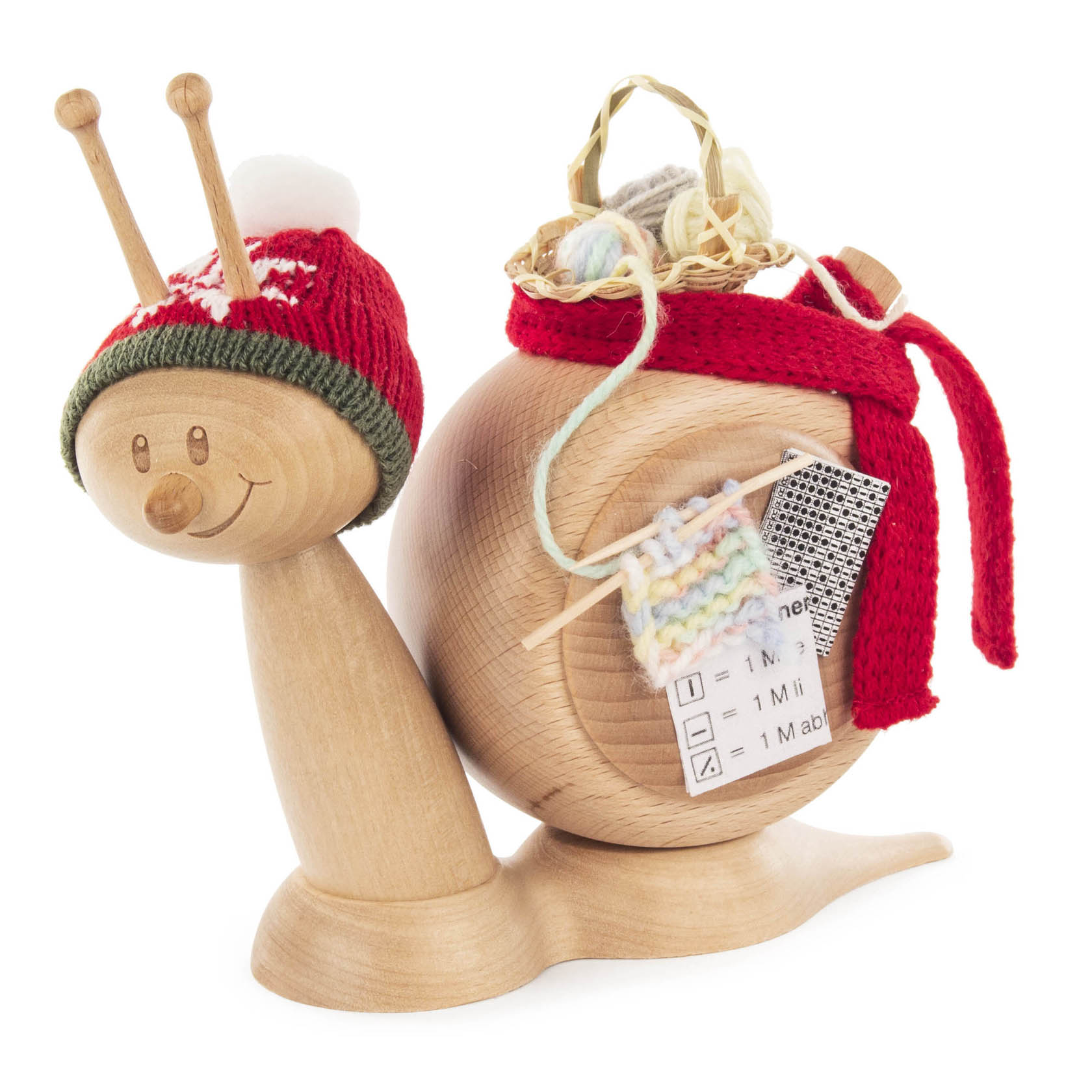 Holzfigur einer Schnecke mit roter Mütze und Schal, die Strickzeug und Garnknäuel auf ihrem Rücken trägt. im Dregeno Online Shop günstig kaufen