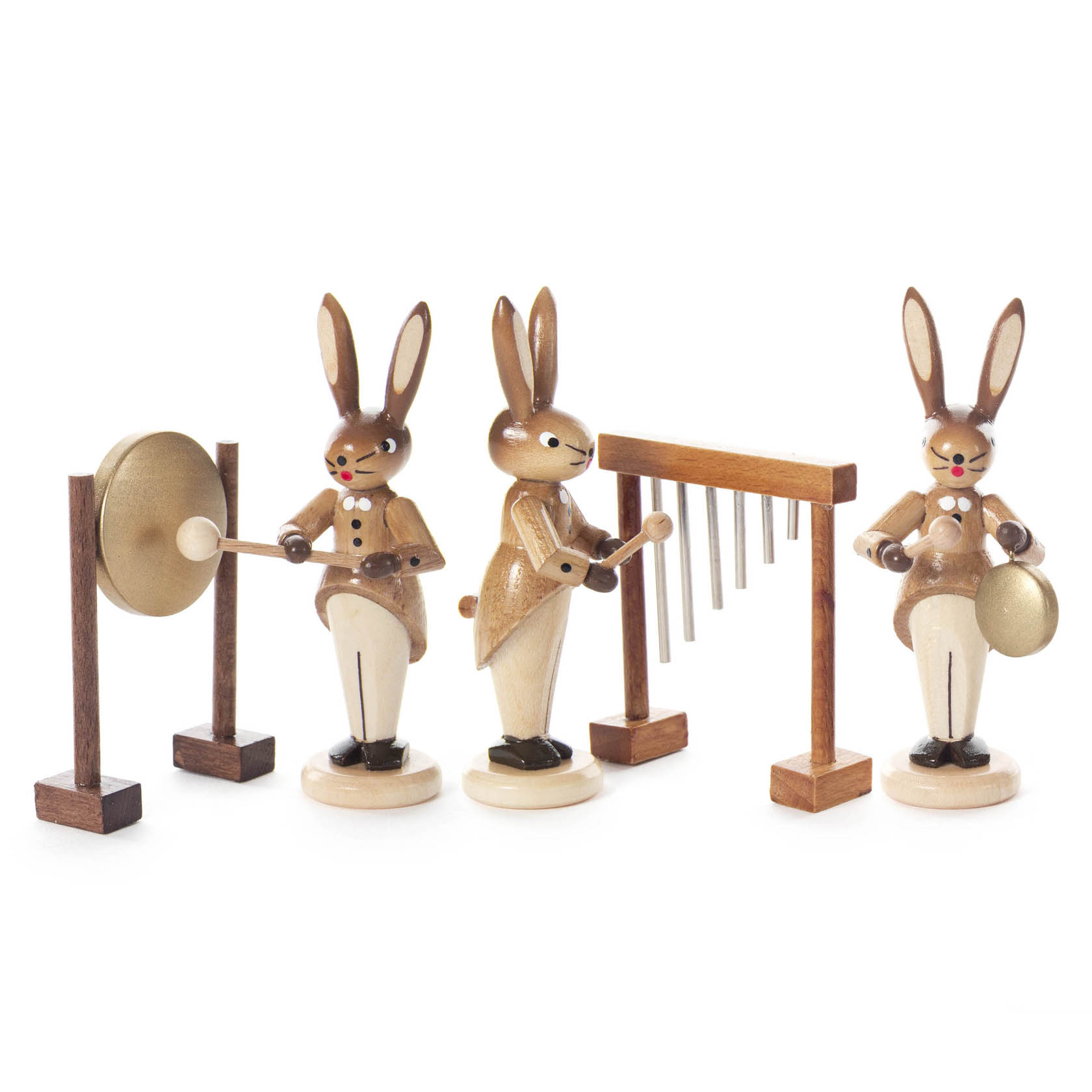 Drei Holzhäschen, eines schlägt auf einen großen Gong, das mittlere spielt ein Glockenspiel und das dritte hält eine Trommel und Schlägel. im Dregeno Online Shop günstig kaufen