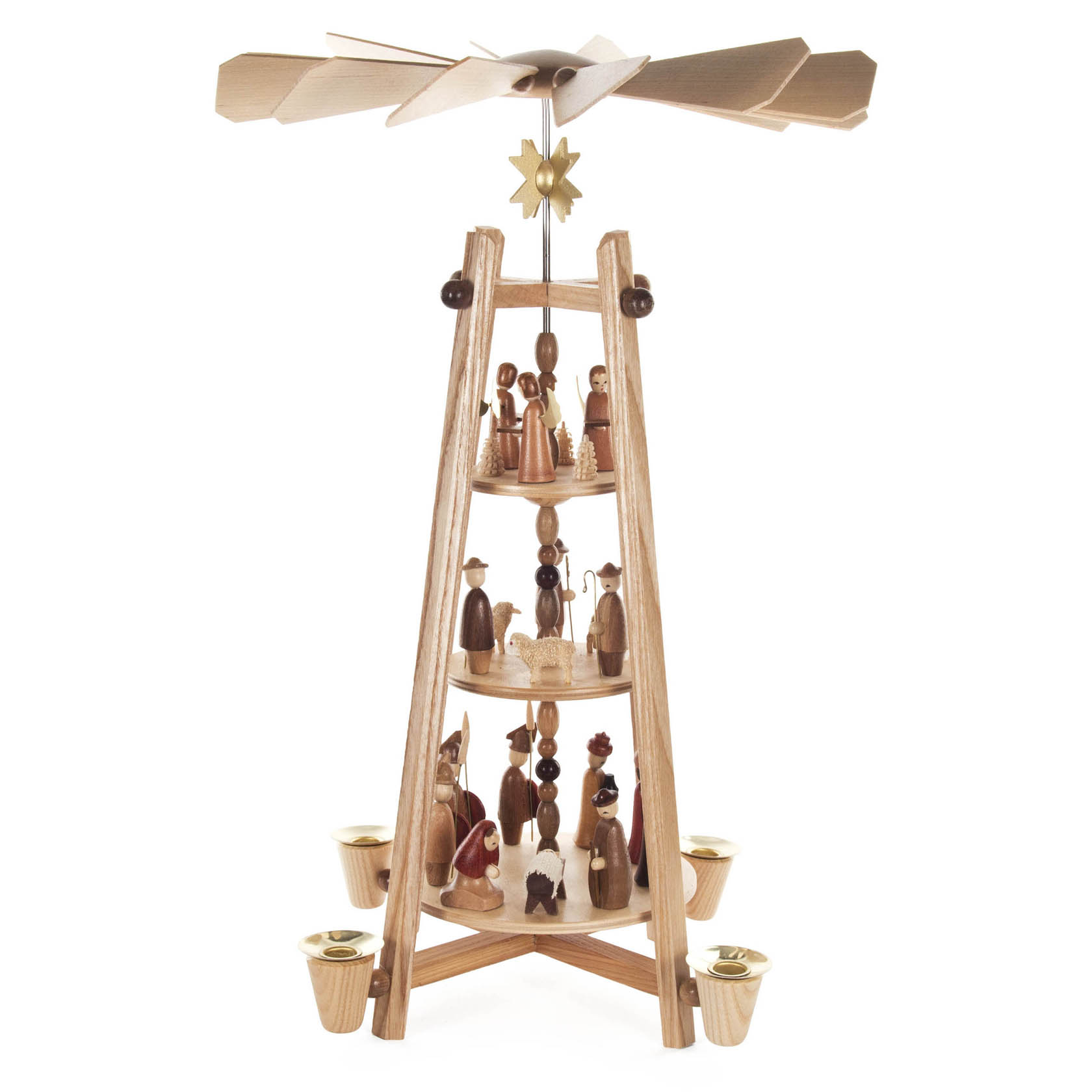 Dreistufige Stabpyramide zeigt die Geburt Christi mit geschnitzten Holzfiguren unter einem Propeller, flankiert von Kerzenhaltern. im Dregeno Online Shop günstig kaufen