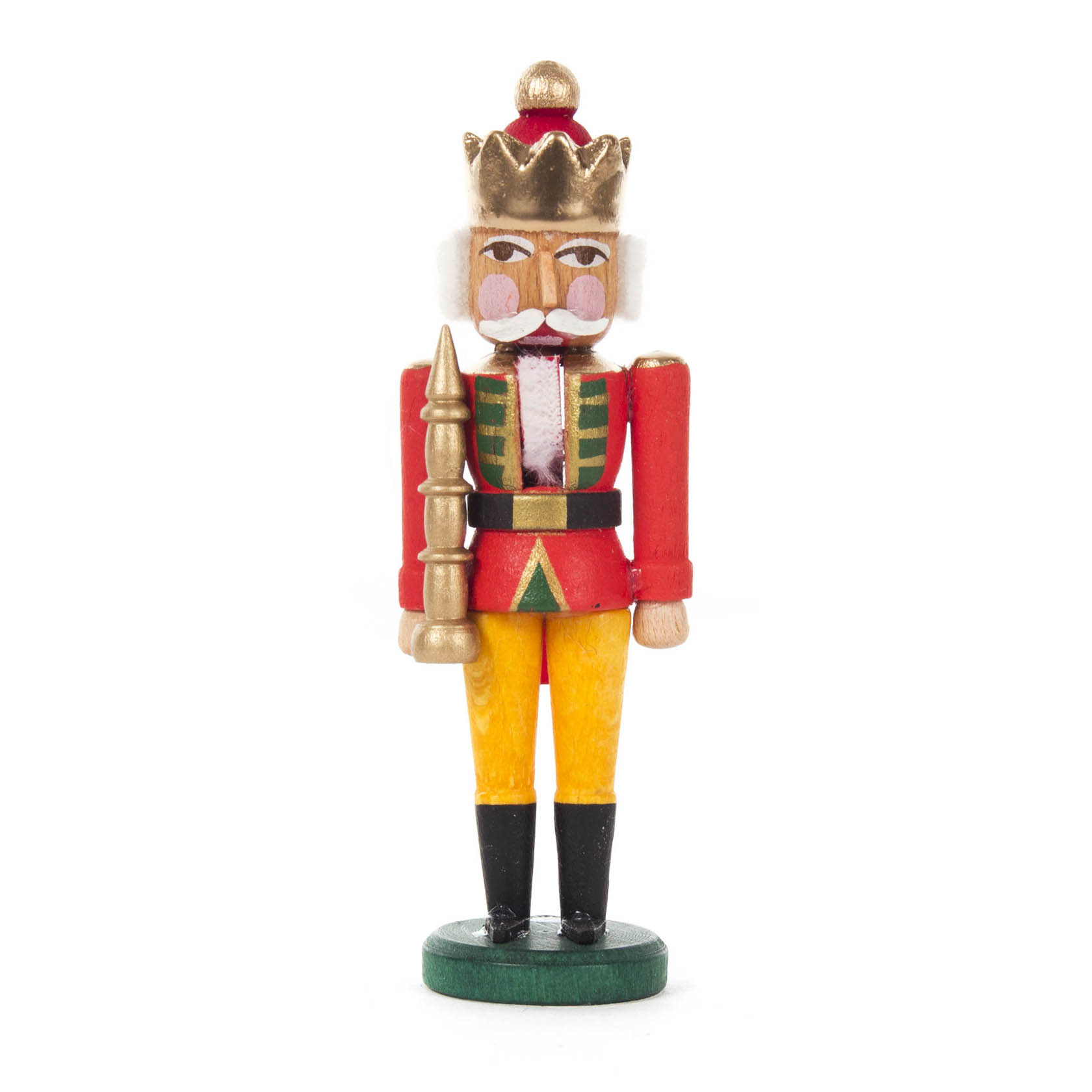 Ein kleiner Nussknacker in Form eines Königs, mit roter Jacke, gelber Hose und goldener Krone. Er hält ein goldenes Zepter und steht auf einem grünen Sockel. im Dregeno Online Shop günstig kaufen