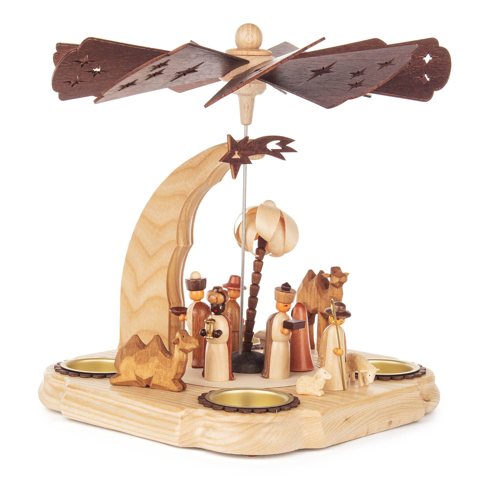 Holzpyramide mit Krippenfiguren und einem Flügelrad, darunter Teelichthalter, in einer weihnachtlichen Darstellung der Geburt Christi.