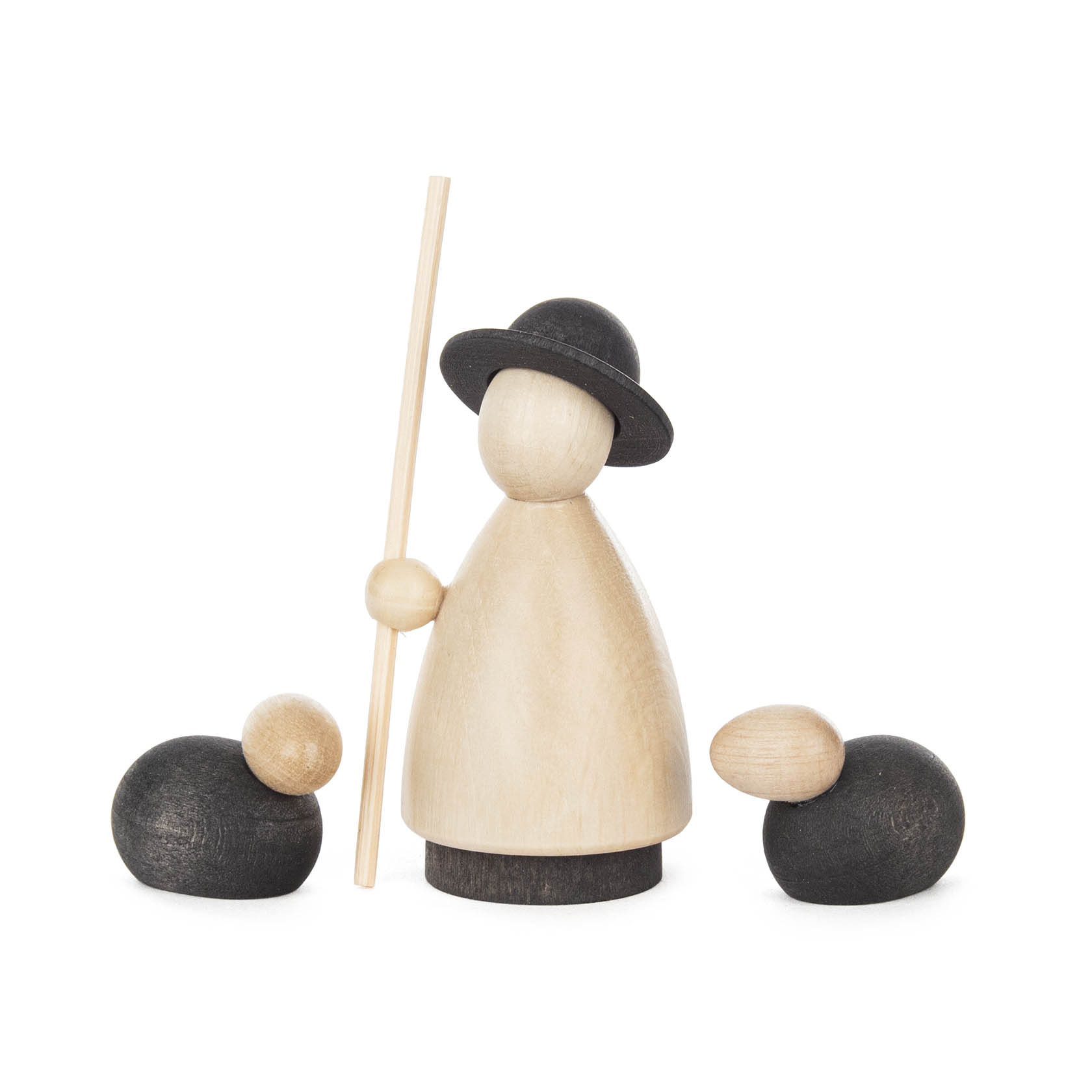 Holzfigur eines stilisierten Schäfers in Naturfarbe mit Hut und Stab, flankiert von zwei Schafen in Anthrazit und Naturfarbe. im Dregeno Online Shop günstig kaufen