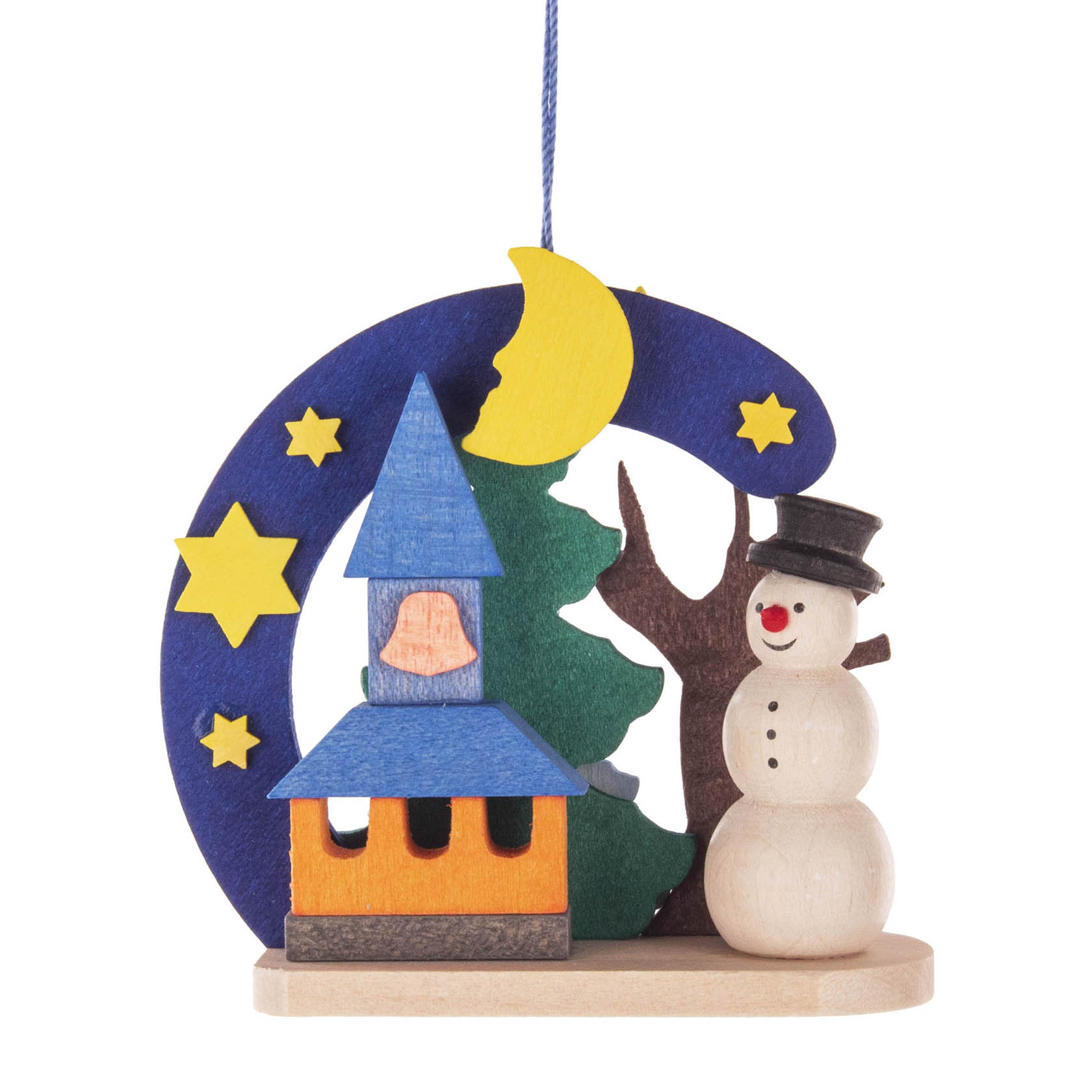 Holzornament mit einem fröhlichen Schneemann, einer orangefarbenen Kirche mit blauem Dach und Glocke, einem Baum und einem blauen Halbmond mit Sternen. im Dregeno Online Shop günstig kaufen