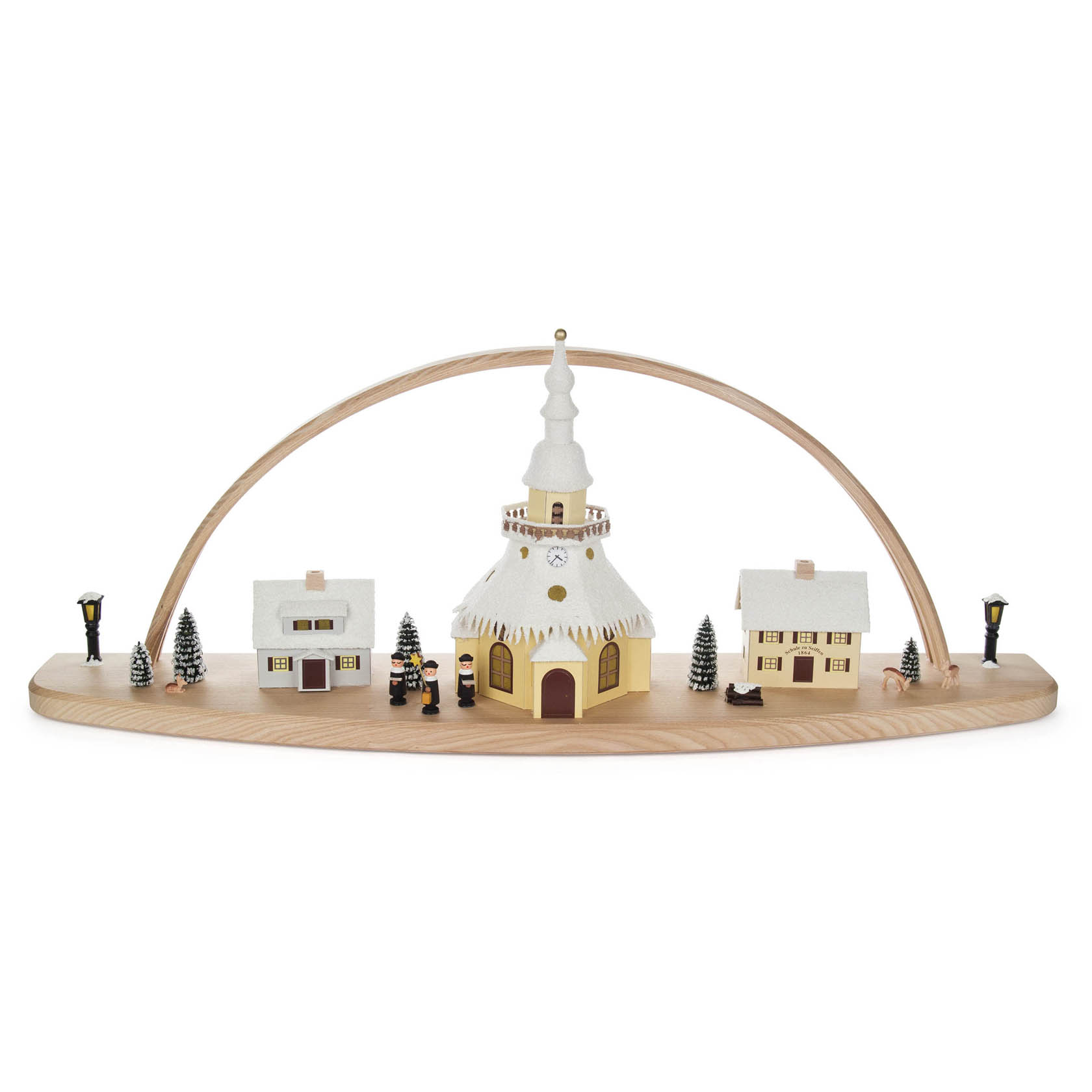 Traditioneller Schwibbogen mit Seiffener Dorfmotiv, zeigt beleuchtete Kirche und zwei Häuser, umgeben von Weihnachtsbäumen und kleinen Figuren. im Dregeno Online Shop günstig kaufen