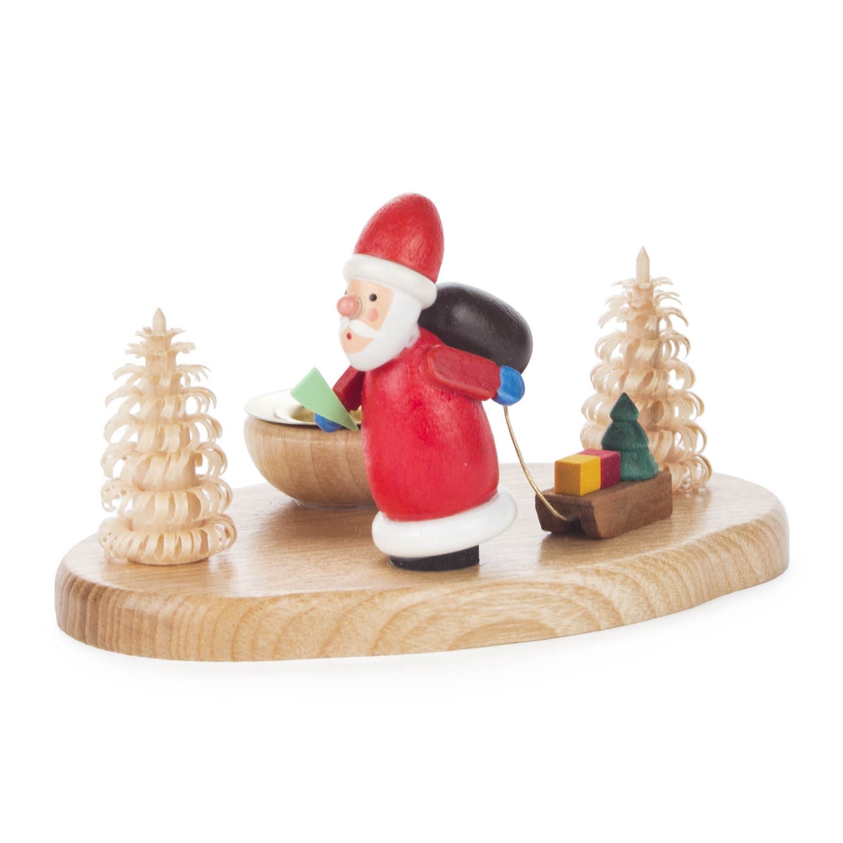 Holz-Kerzenhalter mit einem geschnitzten Ruprecht, einem Schlitten mit Geschenken und zwei dekorativen Bäumen, passend für Kerzen mit 14mm Durchmesser. im Dregeno Online Shop günstig kaufen