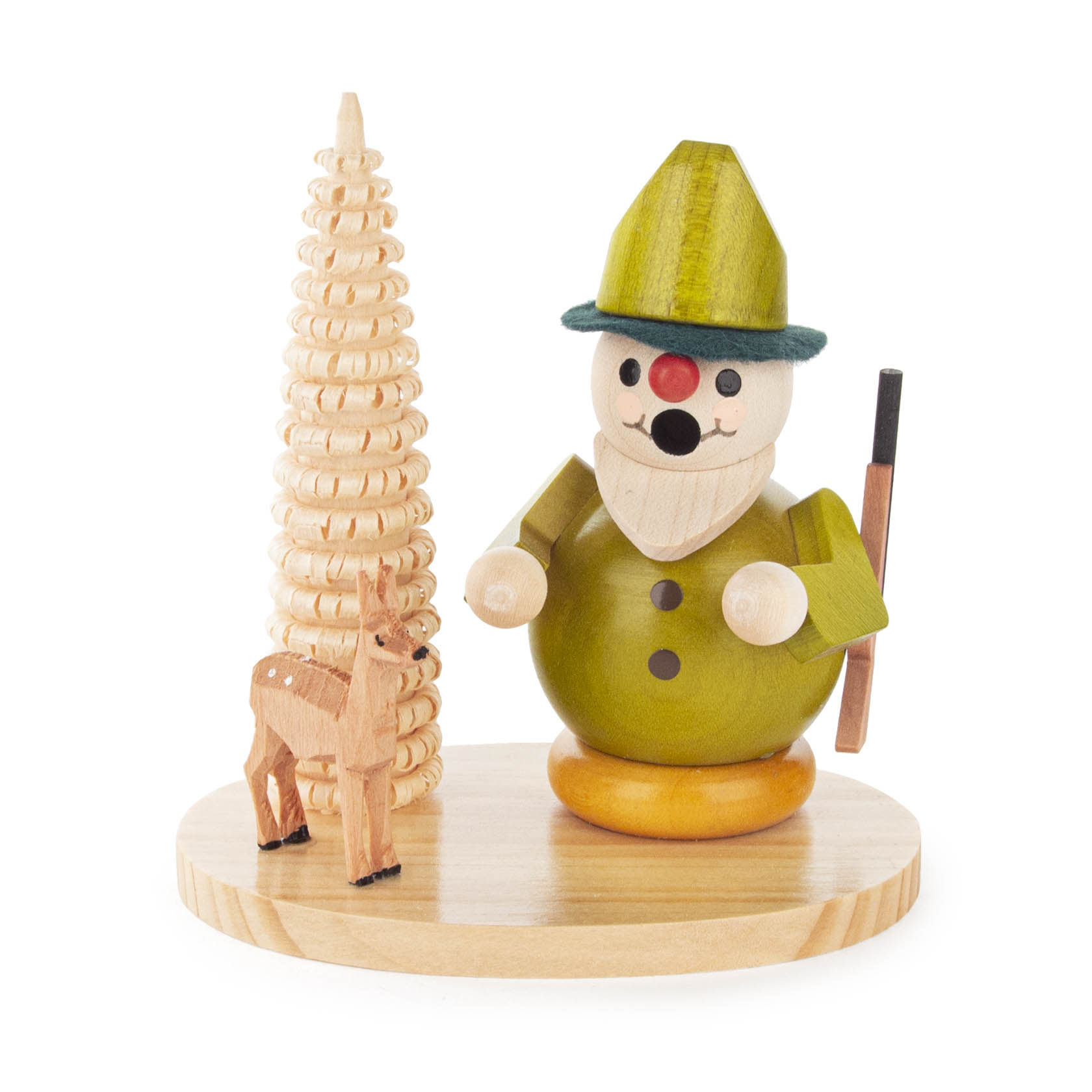 Ein Mini-Räuchermann in Form eines Försters steht auf einem Holzsockel. Neben ihm befinden sich ein hölzernes Reh und ein spiralförmiger Baum. im Dregeno Online Shop günstig kaufen