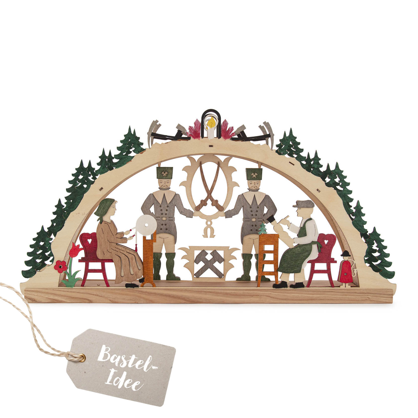 Holz-Schwibbogen-Bastelset mit LED-Band, typisch für das Erzgebirge, zeigt traditionelle Figuren, z.B. Bergmänner und Bäume, die den Bogen verzieren. im Dregeno Online Shop günstig kaufen