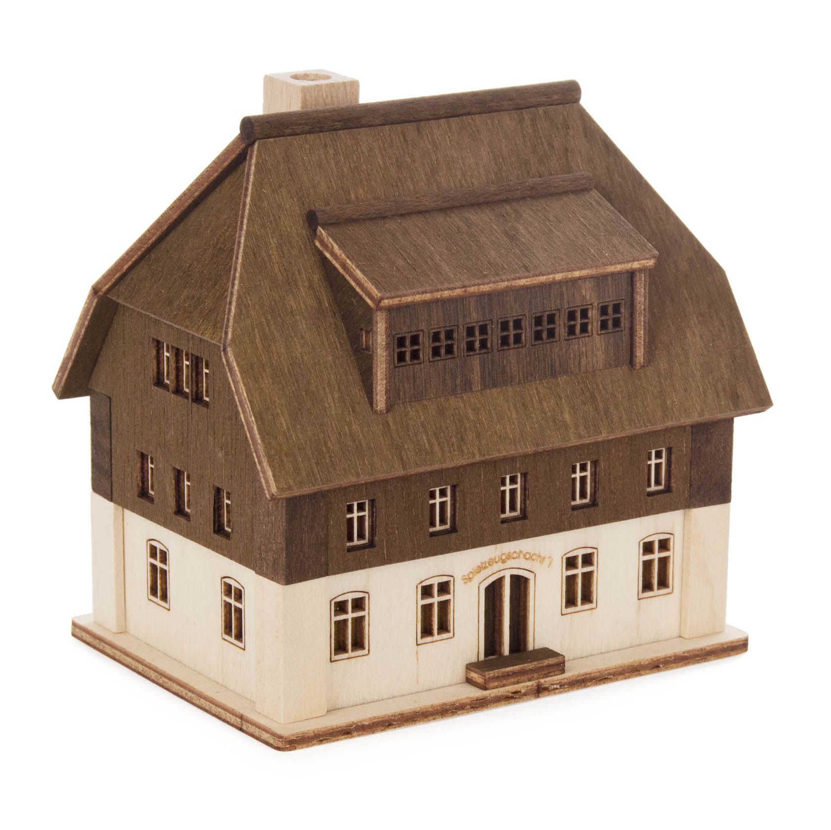 Holzhaus-Spielzeug mit detailliertem Schornstein und Fenstern, braun-beige Färbung, geschnitzte Details im traditionellen Stil. im Dregeno Online Shop günstig kaufen