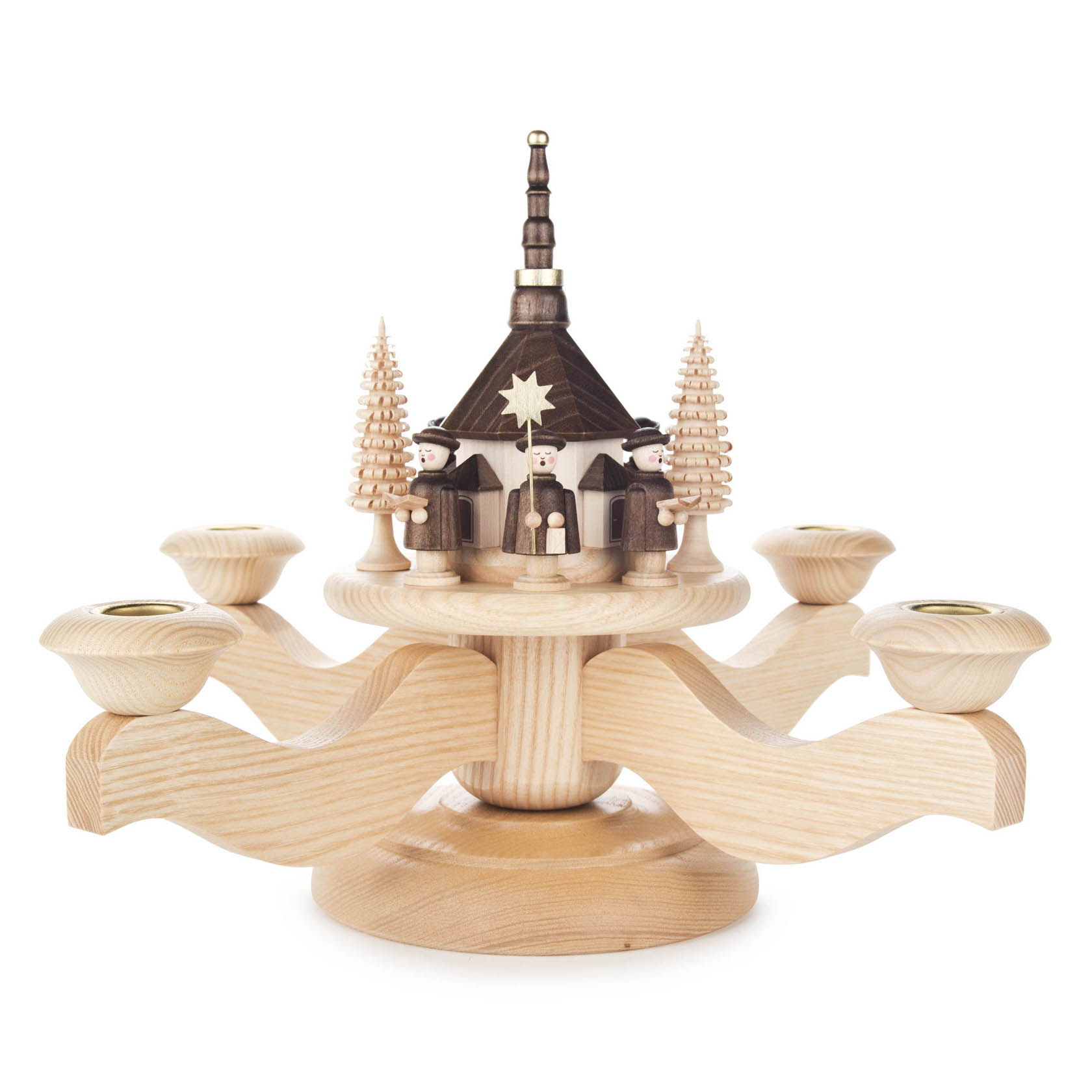 Adventsleuchter aus Holz mit einer Miniatur der Seiffener Kirche in der Mitte, umgeben von Kurrendesängern und zwei Bäumen, für Kerzen mit 20mm Durchmesser. im Dregeno Online Shop günstig kaufen