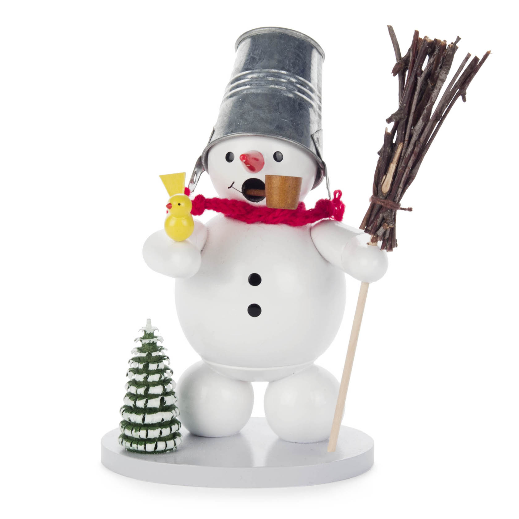 Ein Räuchermann in Form eines Schneemanns mit rotem Schal. Der Schneemann trägt einen Eimer als Hut, hält einen gelben Vogel und hat einen kleinen Baum daneben. im Dregeno Online Shop günstig kaufen