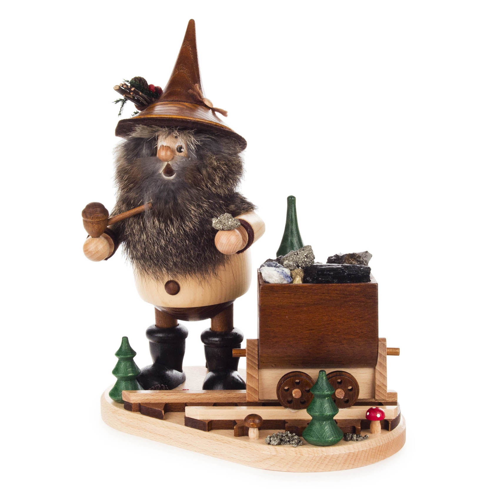 Räuchermann Erzwichtel, ein traditionelles rauchendes Männchen mit typischem Spitzhut, hält eine Pfeife und steht neben einem Wagen voller Erzmineralien. im Dregeno Online Shop günstig kaufen