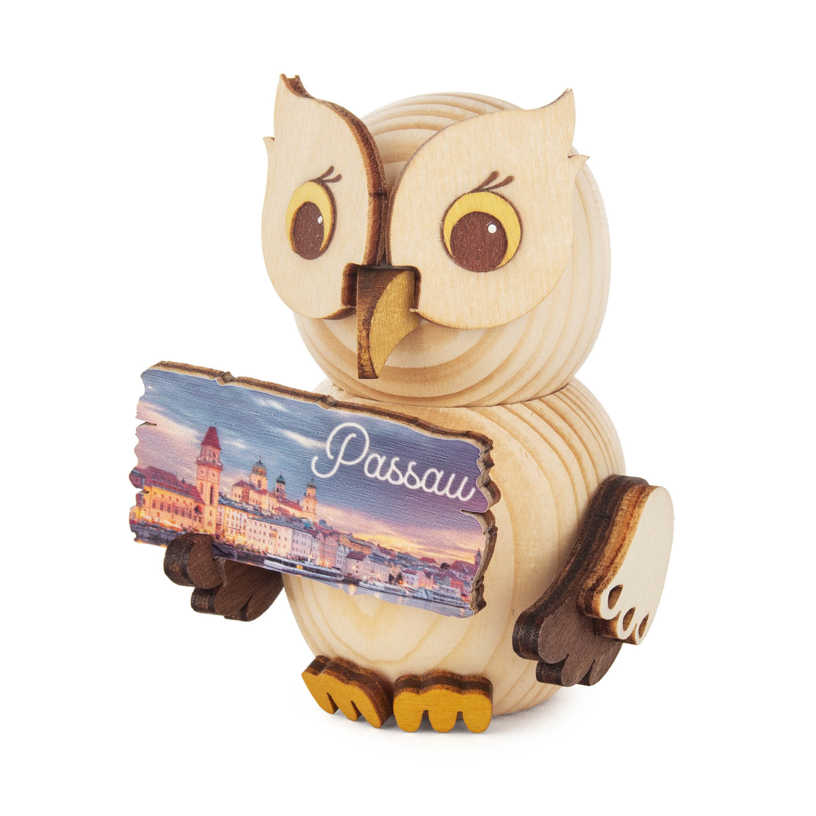 Holzeule hält ein Schild mit einem gemalten Bild der Stadt Passau und dem Schriftzug 'Passau'. im Dregeno Online Shop günstig kaufen