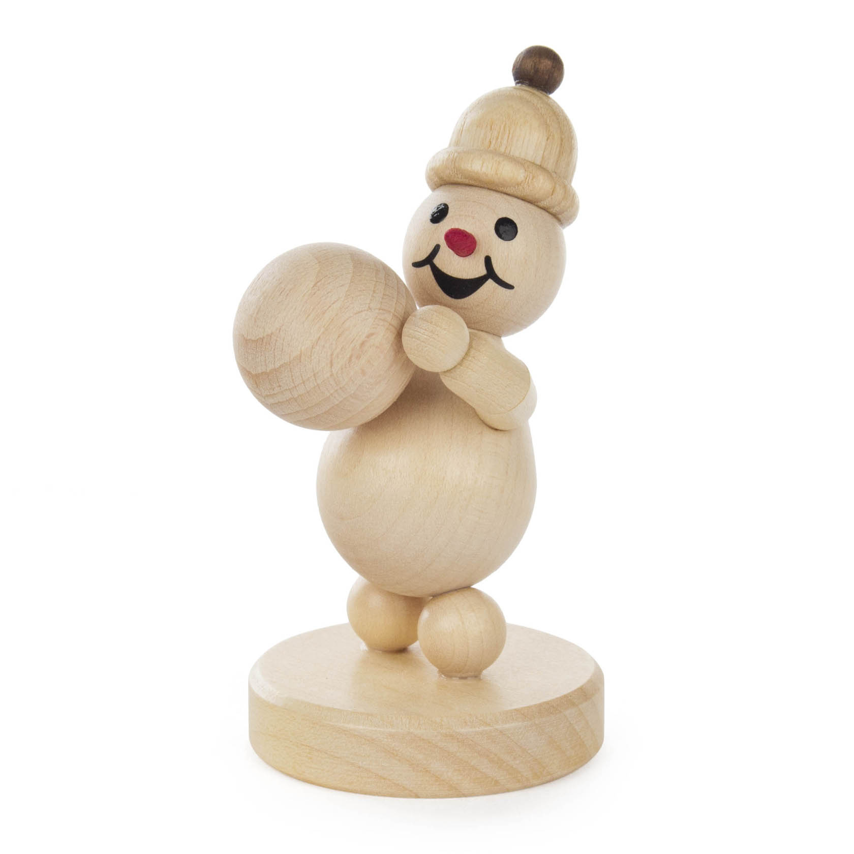 Holzschneemann lächelnd, hält eine Kugel in der rechten Hand. Steht auf einem runden Sockel. Trägt eine Mütze mit Kugel obendrauf. im Dregeno Online Shop günstig kaufen