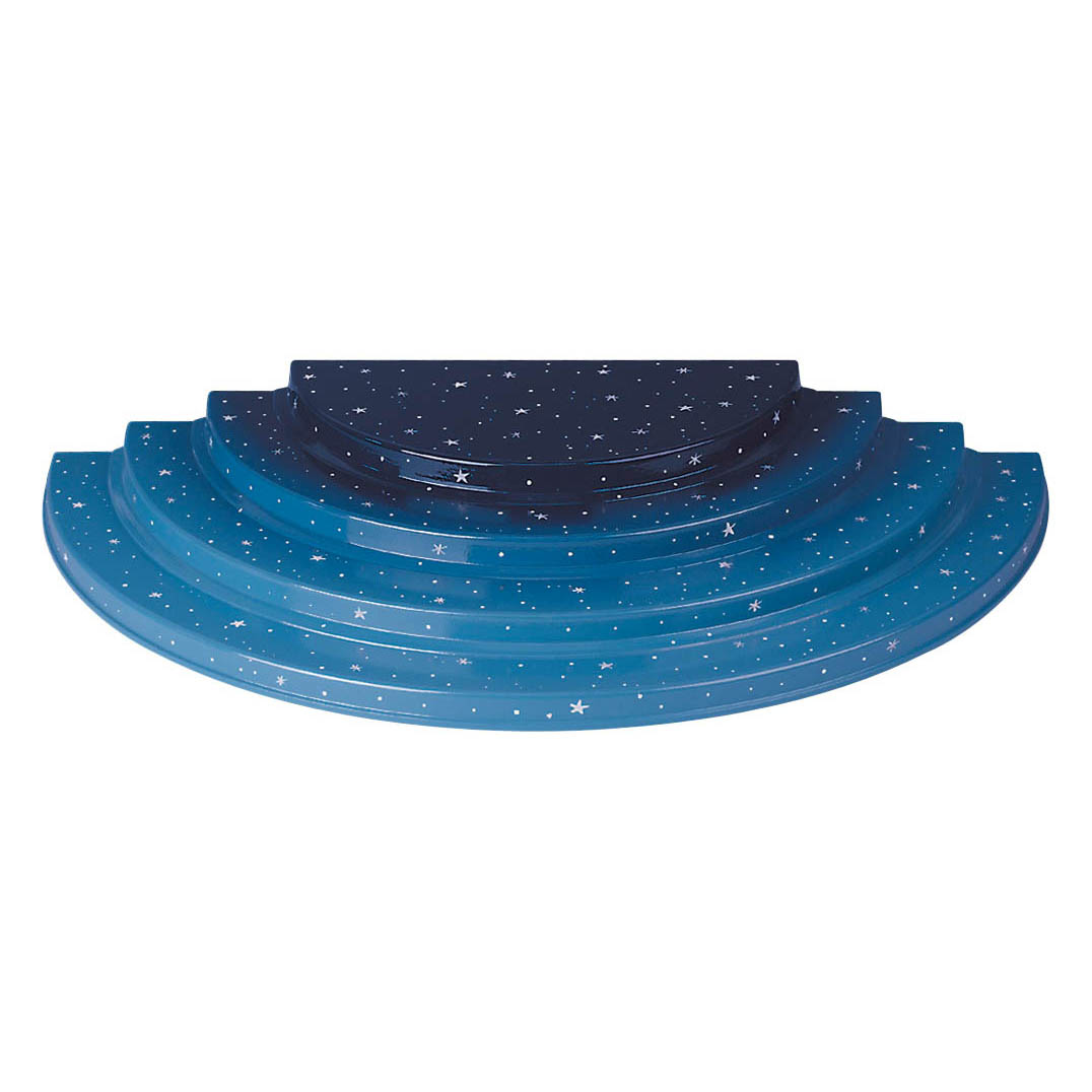 A four-tiered, semi-circular display stand in shades of blue, with a starry design resembling a night sky across its surfaces. im Dregeno Online Shop günstig kaufen