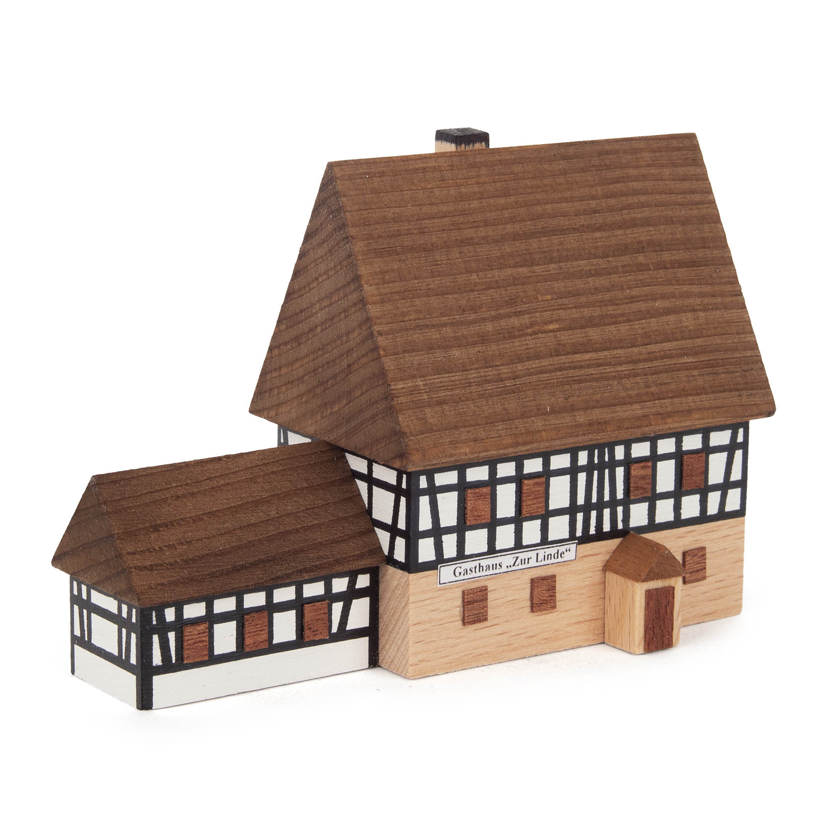 Ein Miniaturmodell eines Fachwerkhauses mit der Aufschrift 'Gasthaus zur Linde', bestehend aus zwei verbundenen Gebäudeteilen mit markanten Holzbalken. im Dregeno Online Shop günstig kaufen