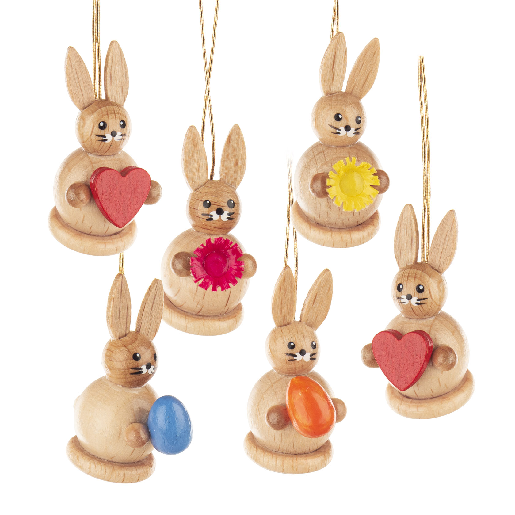 Sechs kleine hölzerne Hasenfiguren, jeweils zwei mit einem roten Herz, einer gelben Blume und einem bunten Ei als Dekoration haltend. im Dregeno Online Shop günstig kaufen