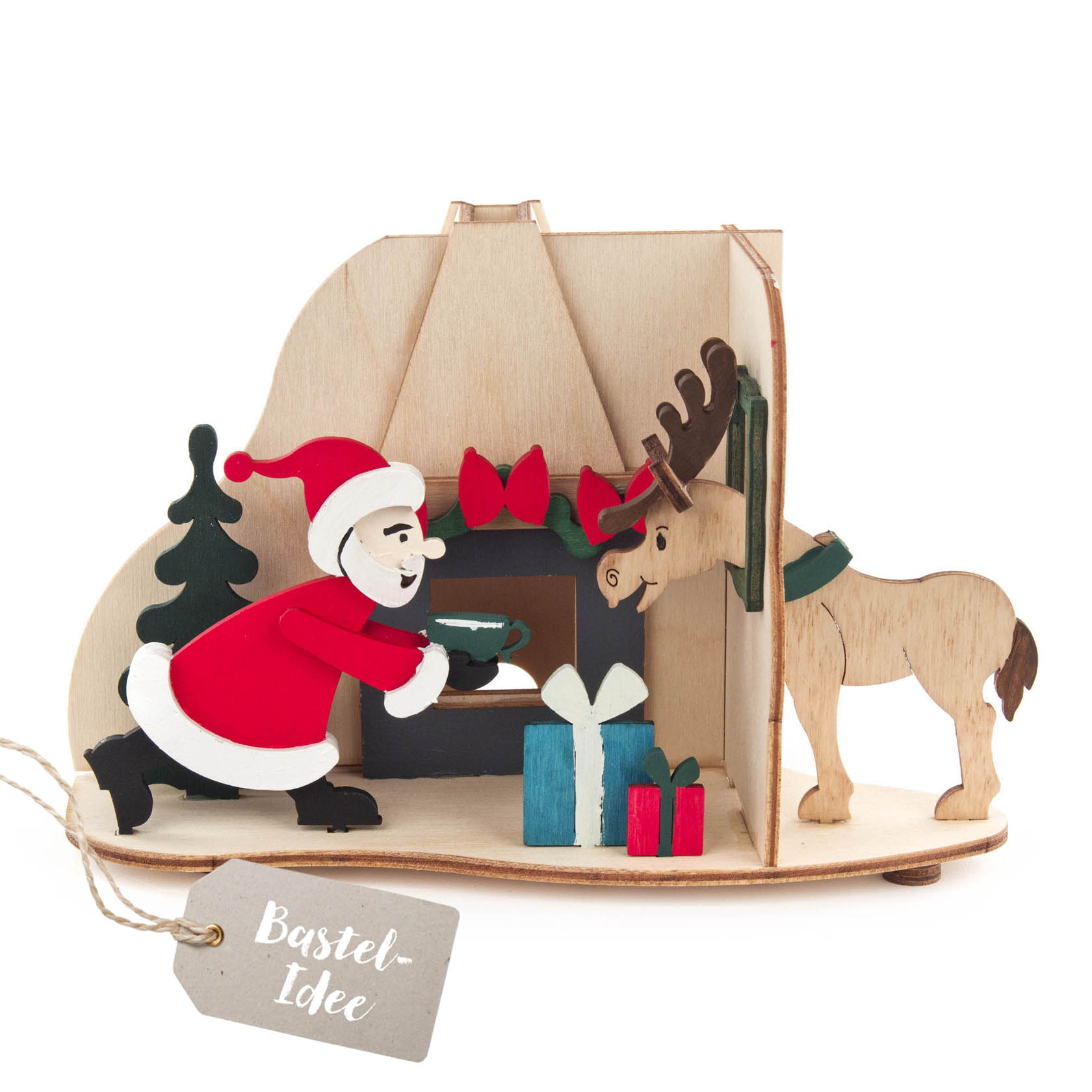 Ein Bastelset mit einem Holz-Räucherhaus, das einen Weihnachtsmann zeigt, der einen Elch füttert, umgeben von Geschenken und einem Weihnachtsbaum. im Dregeno Online Shop günstig kaufen