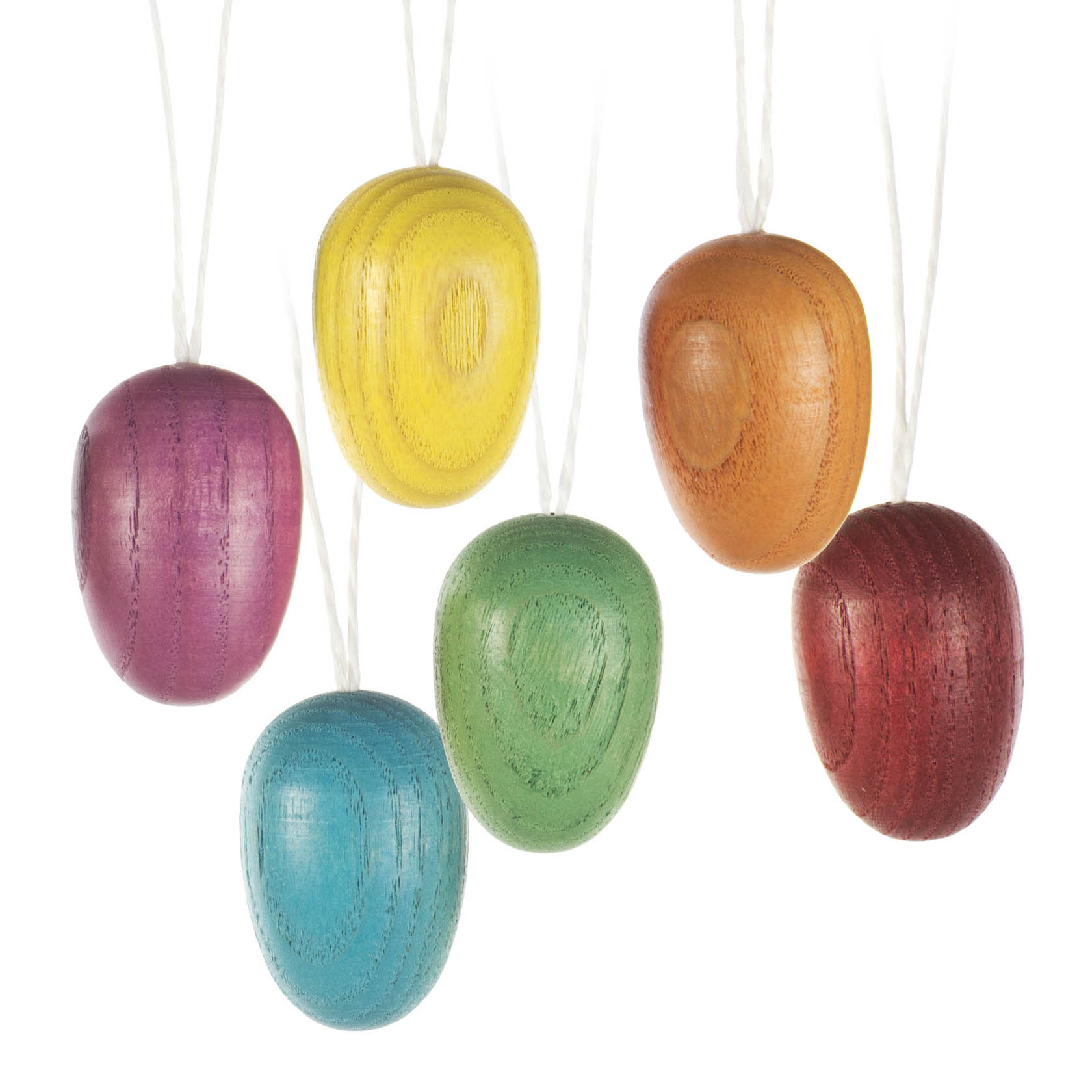 Sechs bunte Holzeier hängen an Fäden. Die Eier sind lila, blau, gelb, grün, orange und rot gefärbt. im Dregeno Online Shop günstig kaufen