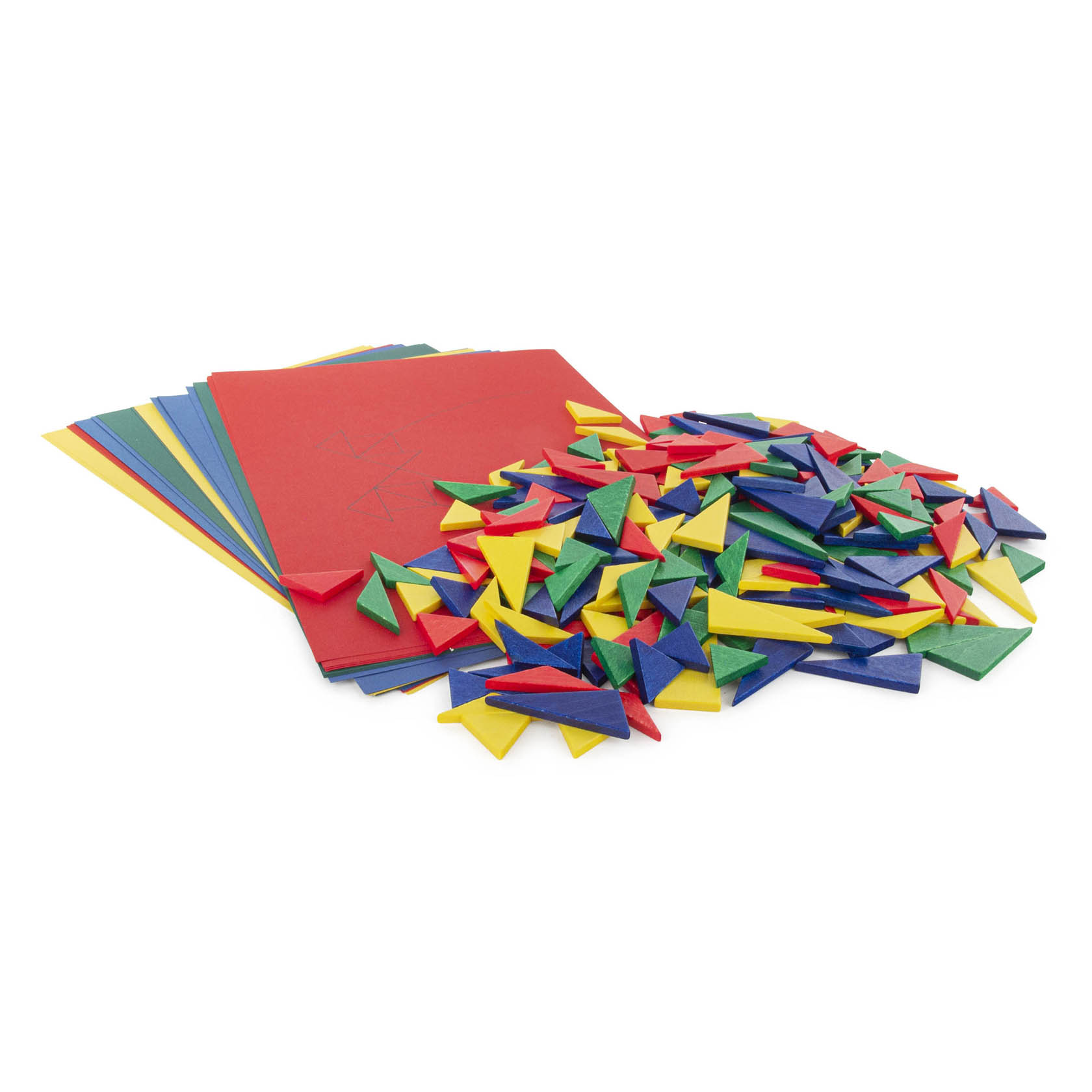 Ein Stapel farbiger quadratischer Papiere in Rot, Blau, Grün und Gelb, daneben eine Ansammlung von Dreiecken in denselben Farben.