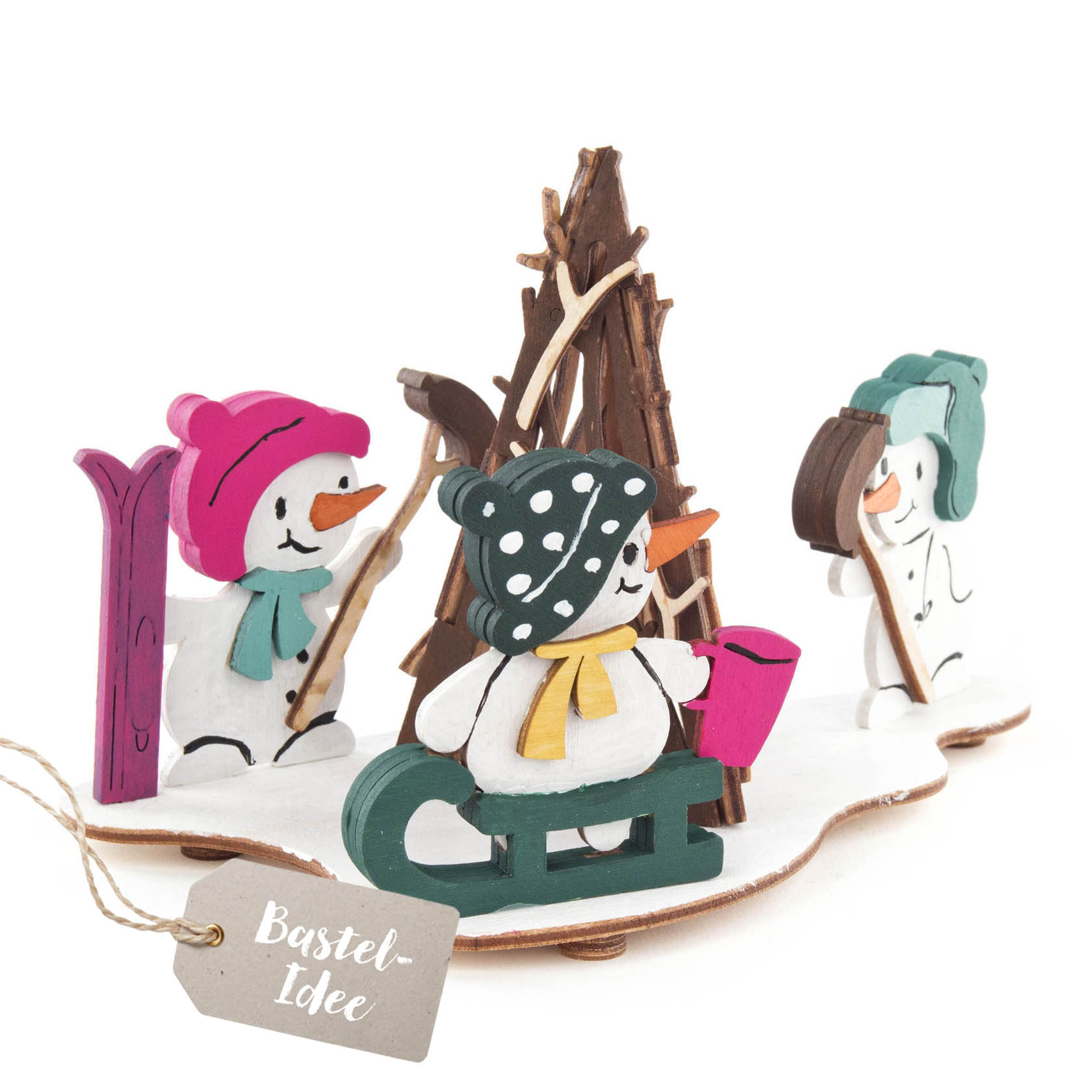 A wooden incense set featuring three sporty snowmen. One is on a sled with a cup, another holds a ski, and the third plays with a snowball. im Dregeno Online Shop günstig kaufen
