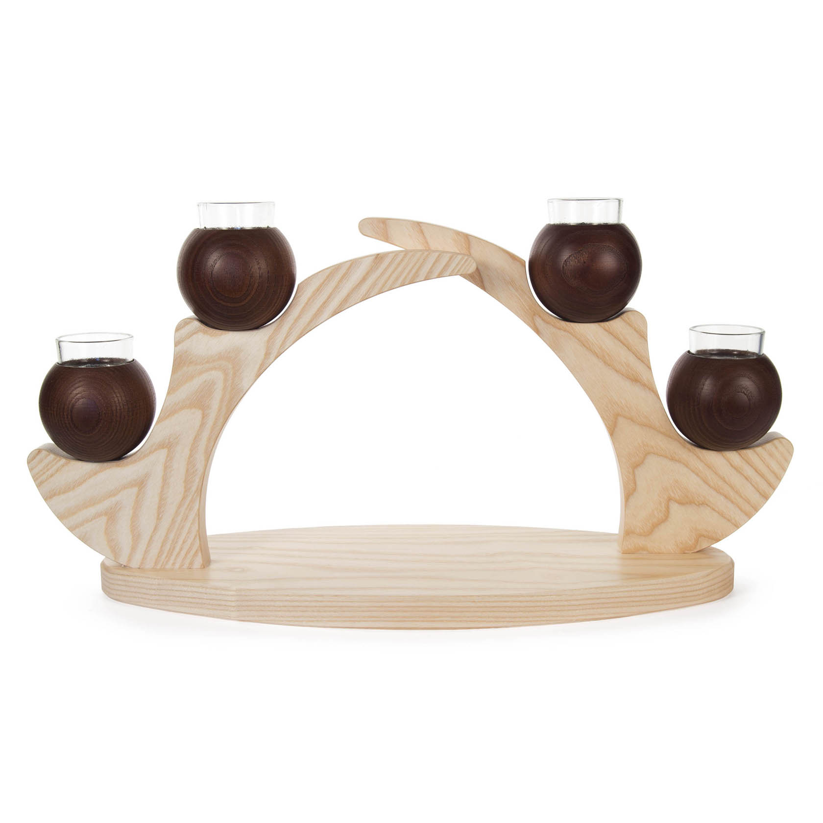 Dekorativer Kerzenhalter aus hellen Massivholz mit vier braunen, kugelförmigen Kerzenhaltern, die auf bogenförmigen Armen montiert sind. im Dregeno Online Shop günstig kaufen