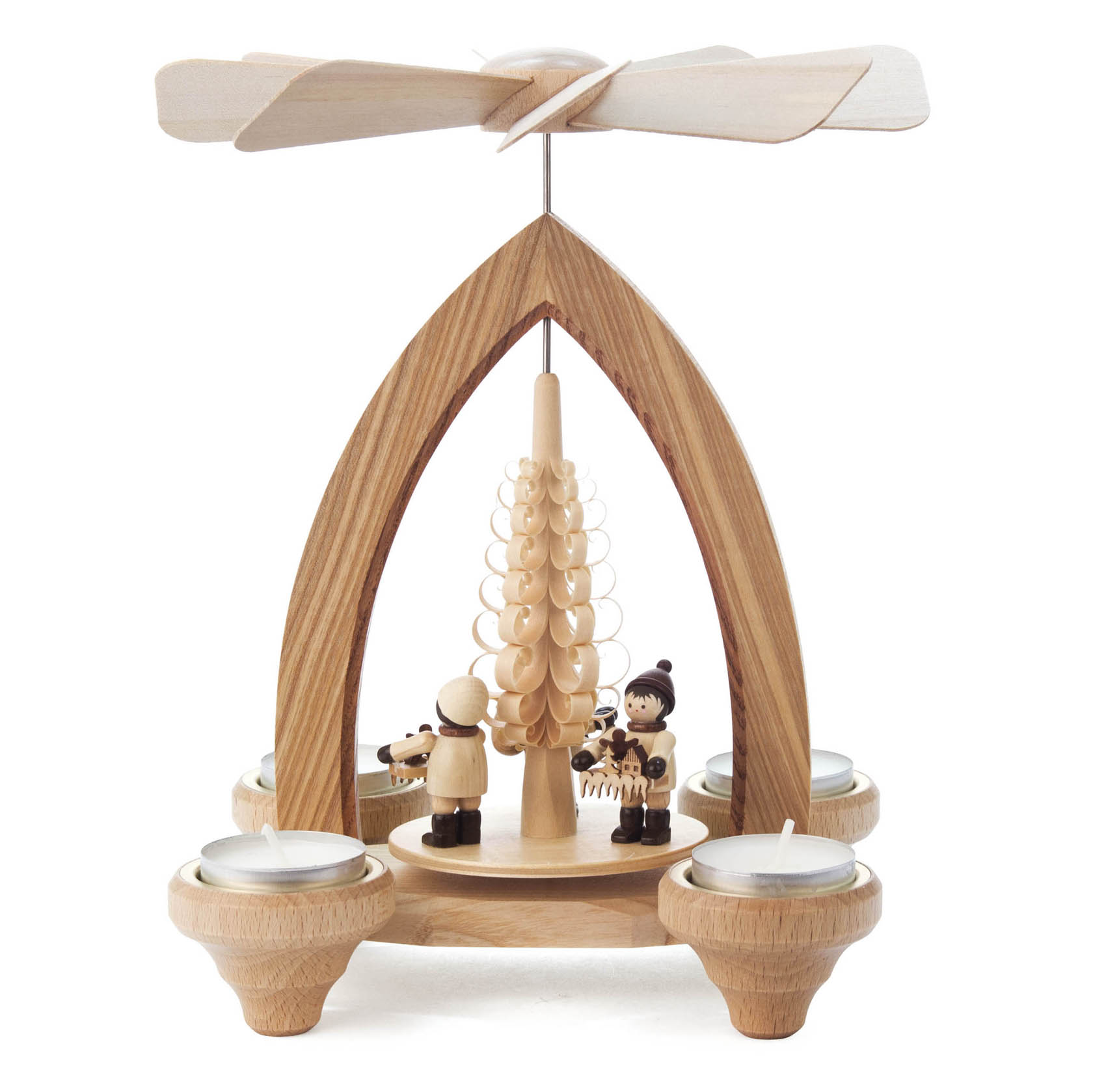 Holzpyramide mit sechs Teelichthaltern und zwei Figuren, die Striezelkinder darstellen. Ein Striezelbaum dreht sich in der Mitte. im Dregeno Online Shop günstig kaufen