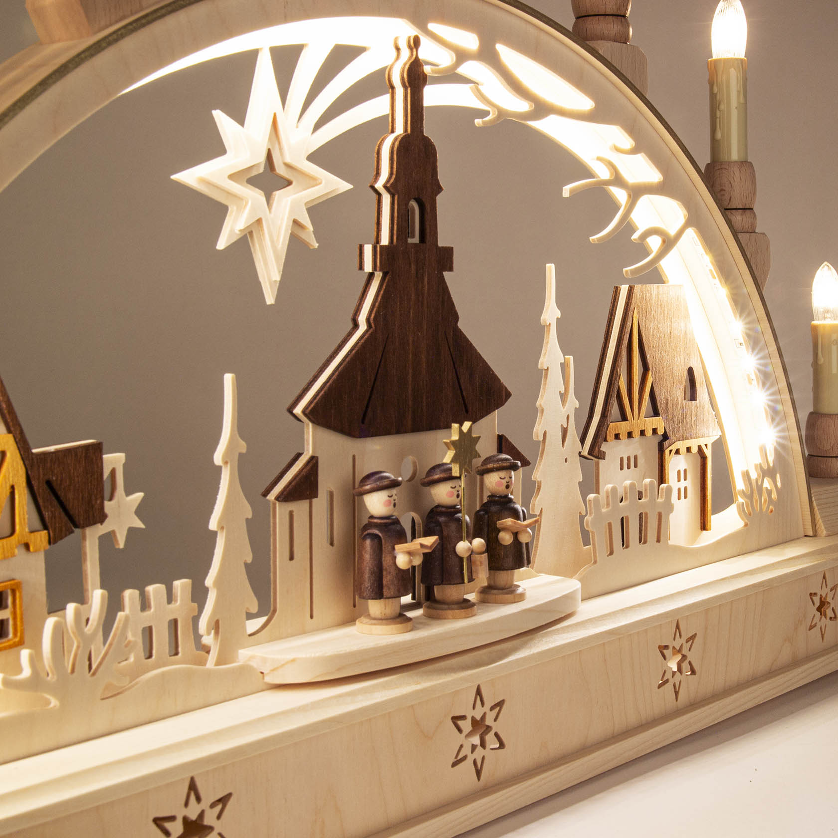 Schwibbogen Seiffener Kirche mit Riffelkerzen und LED