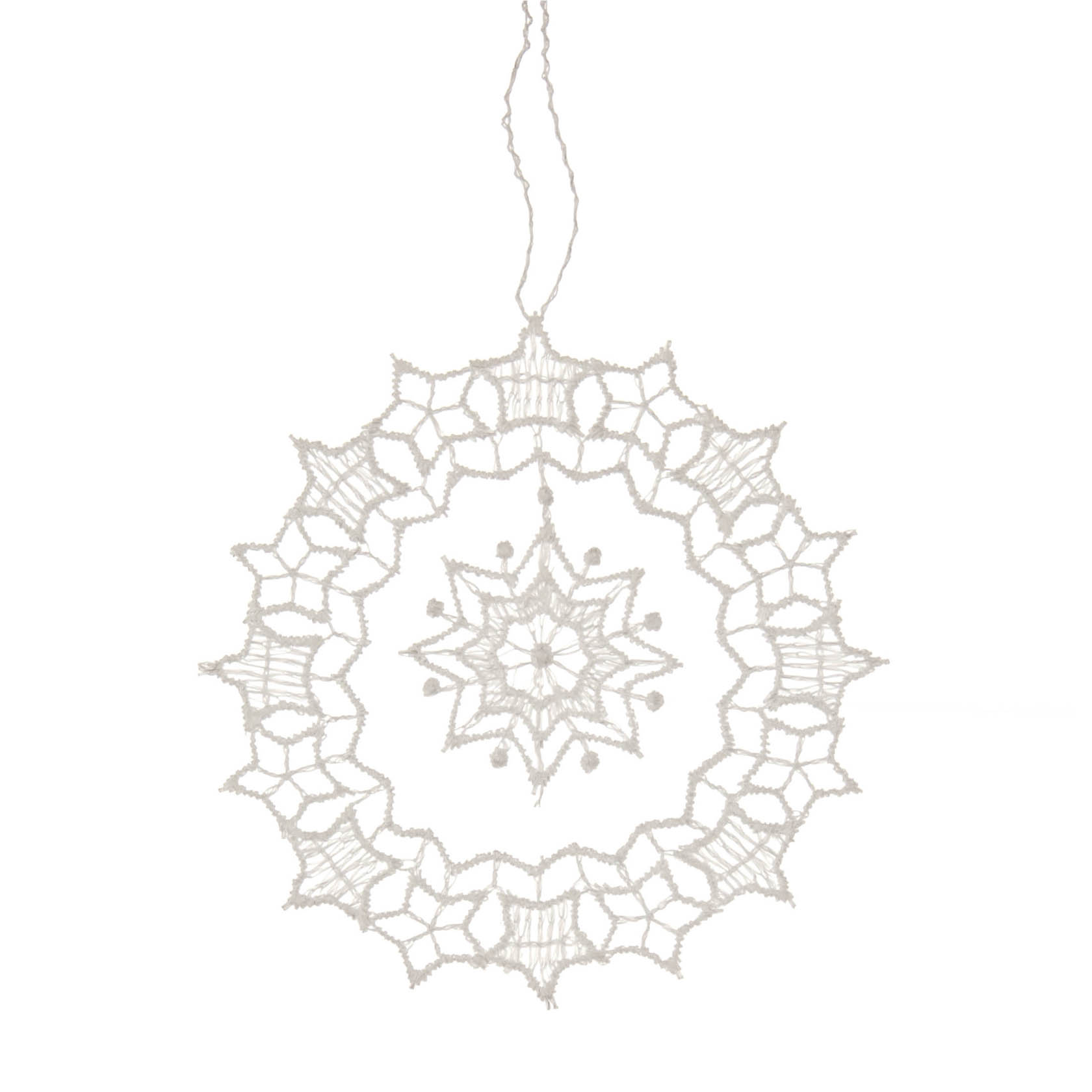 Dekorativer hängender Spitzenanhänger in Form eines Kreises mit einem sternförmigen Innendesign, gefertigt aus zarter Plauener Spitze. im Dregeno Online Shop günstig kaufen
