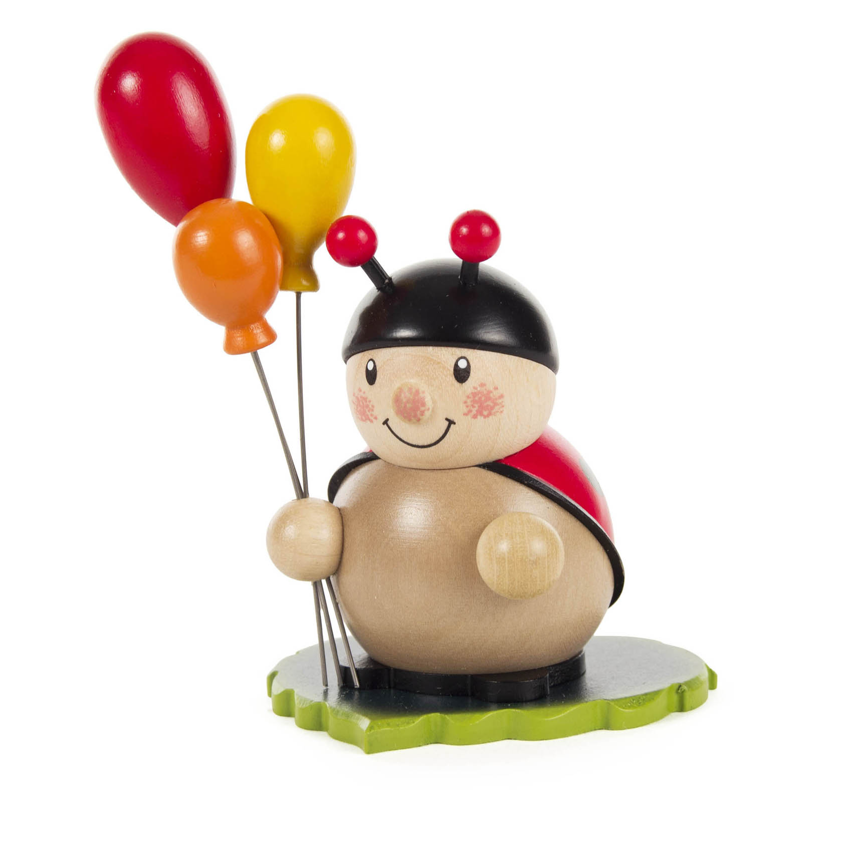Holzfigur eines lächelnden Marienkäfers mit roten Bäckchen, der drei bunte Luftballons in der linken Hand hält. Die Figur steht auf einer kleinen grünen Platte. im Dregeno Online Shop günstig kaufen