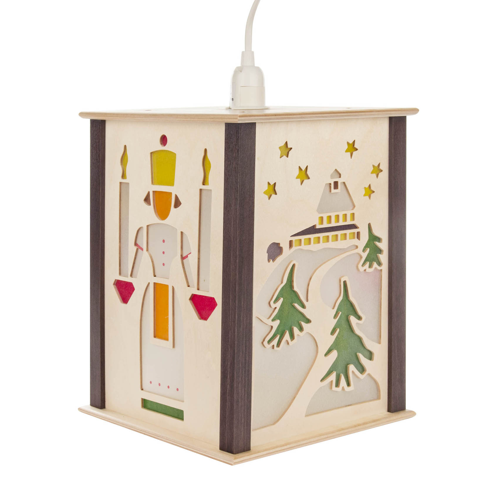 Holzlaterne mit einem Seiffener Kurrende Sänger, zwei Kerzen und einem winterlichen Haus- und Tannenbaum-Motiv.