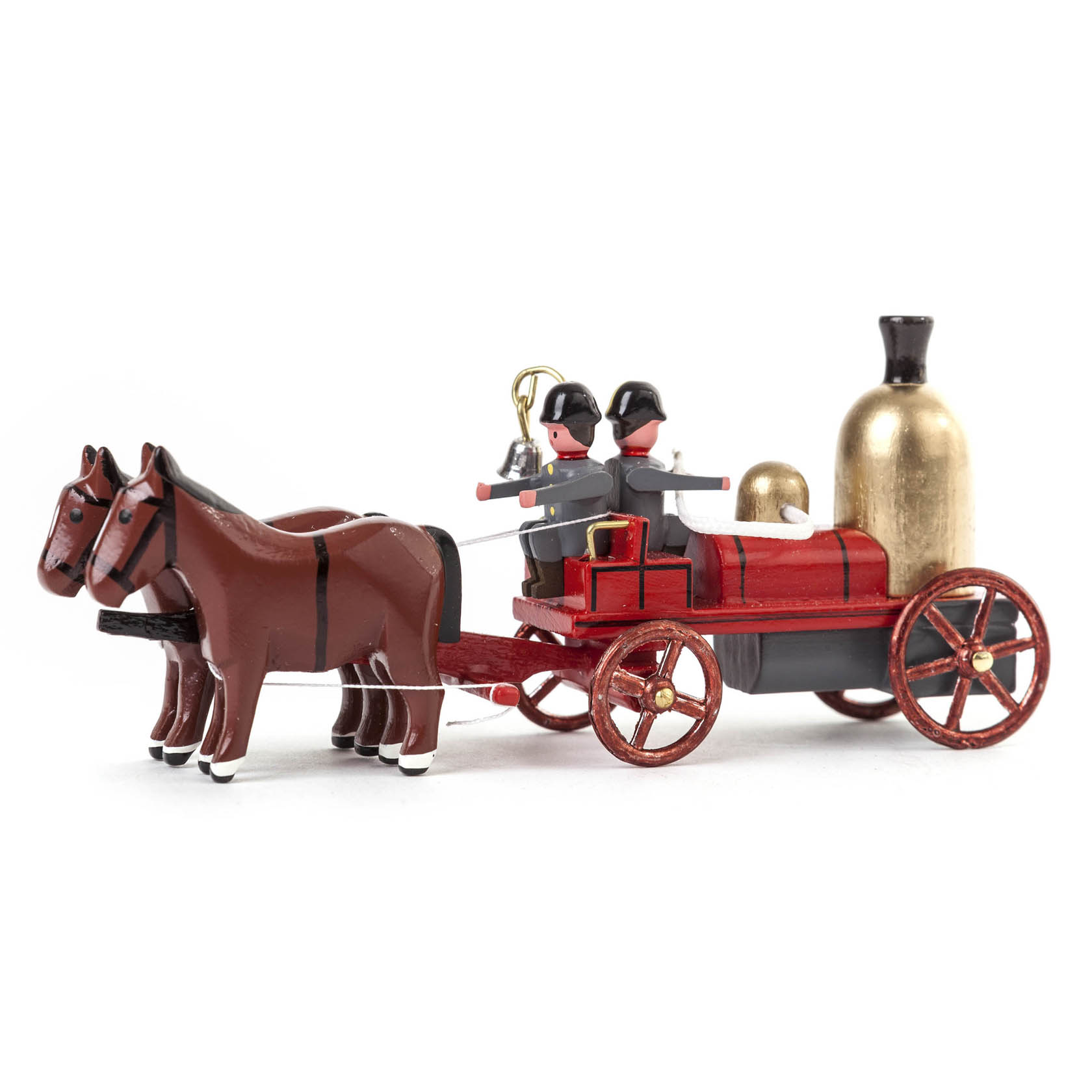 Ein Miniaturmodell einer alten Dampfspritze gezogen von zwei Pferden. Zwei Figuren in schwarzer Kleidung sitzen darauf. Das Modell ist aus Holz gefertigt. im Dregeno Online Shop günstig kaufen