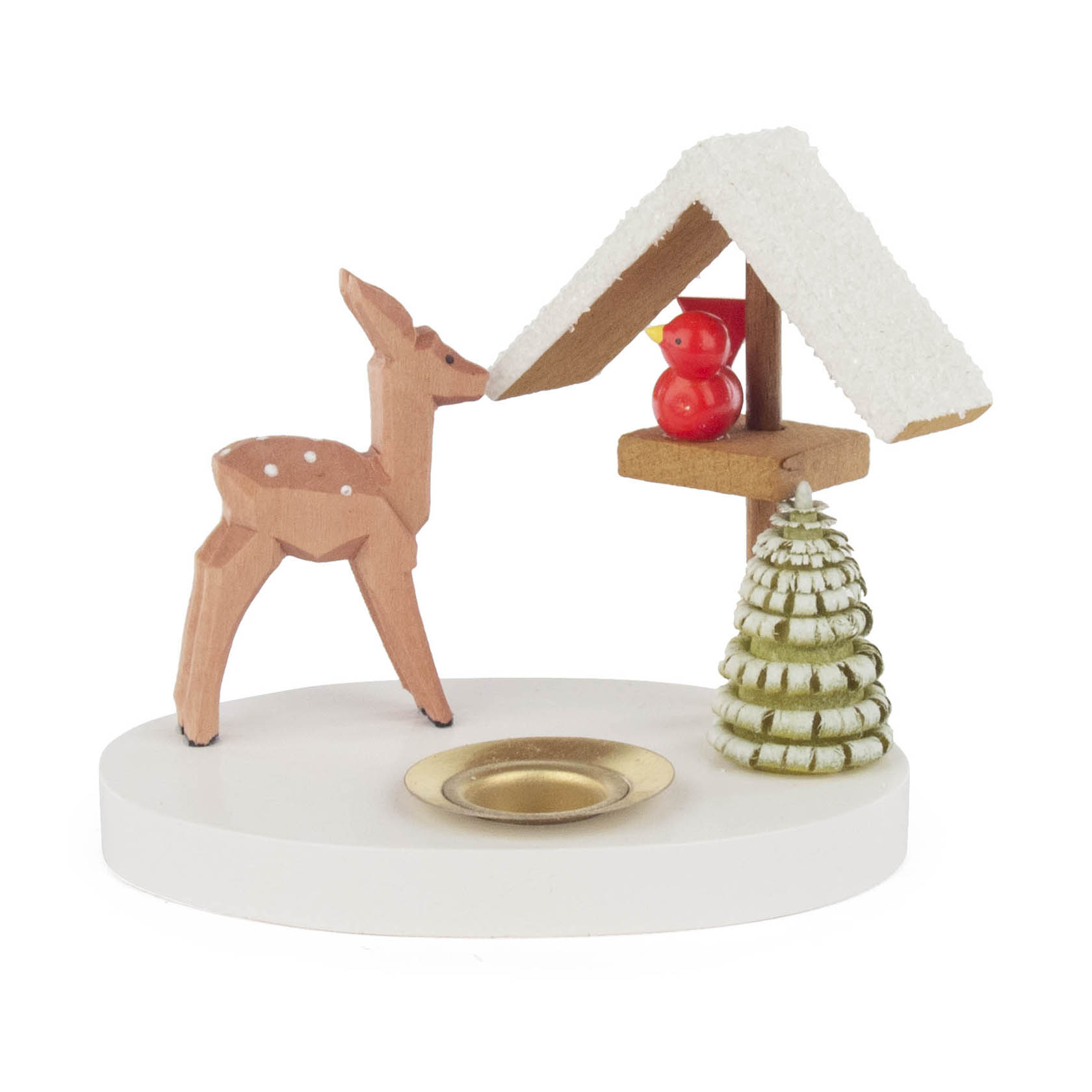 Ein dekorativer Kerzenhalter mit einem kleinen Reh, einem Vogelhaus mit rotem Vogel und einem verschneiten Tannenbaum auf einem weißen Sockel. im Dregeno Online Shop günstig kaufen