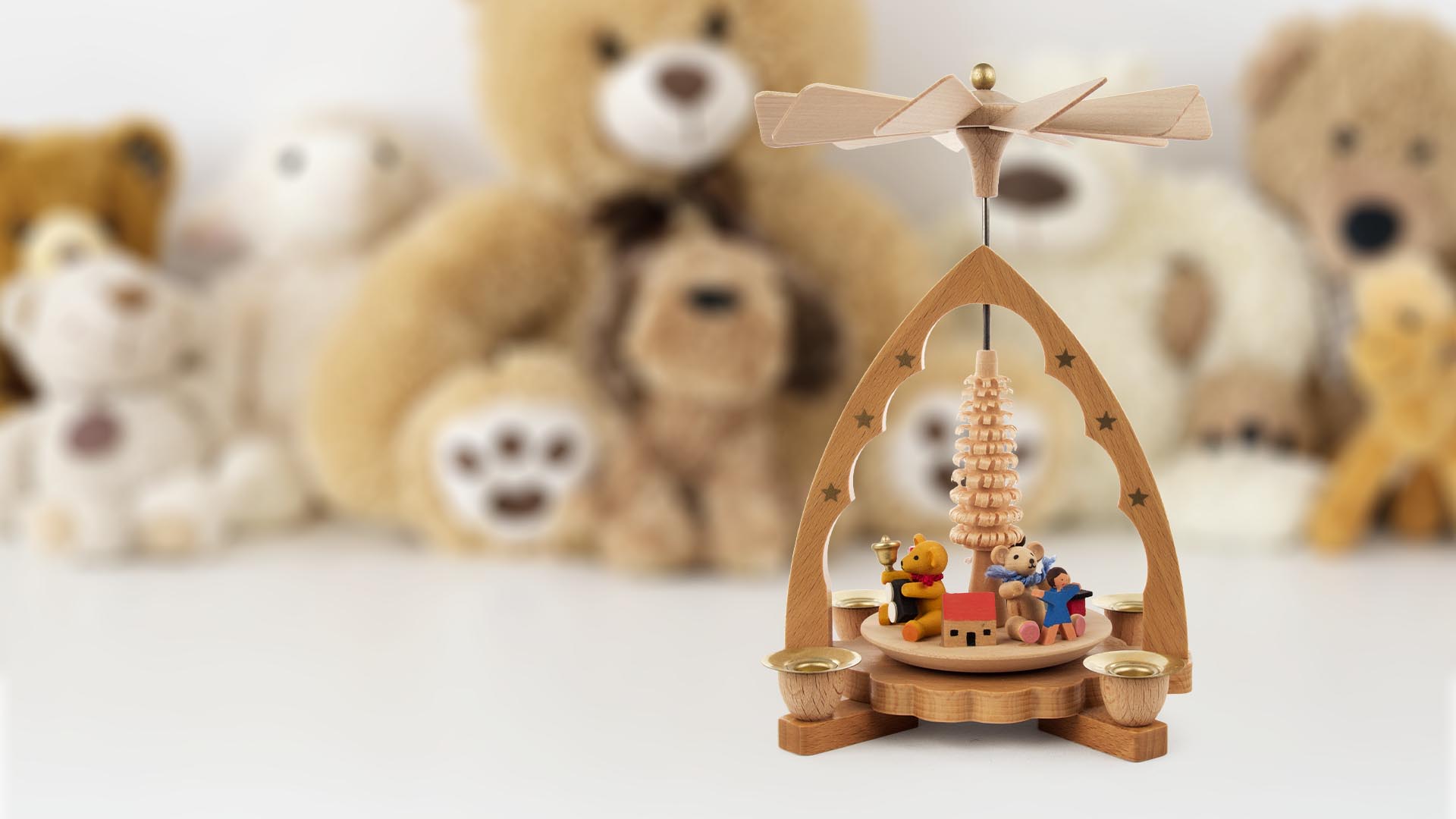 Kleine Pyramide mit Teddybären