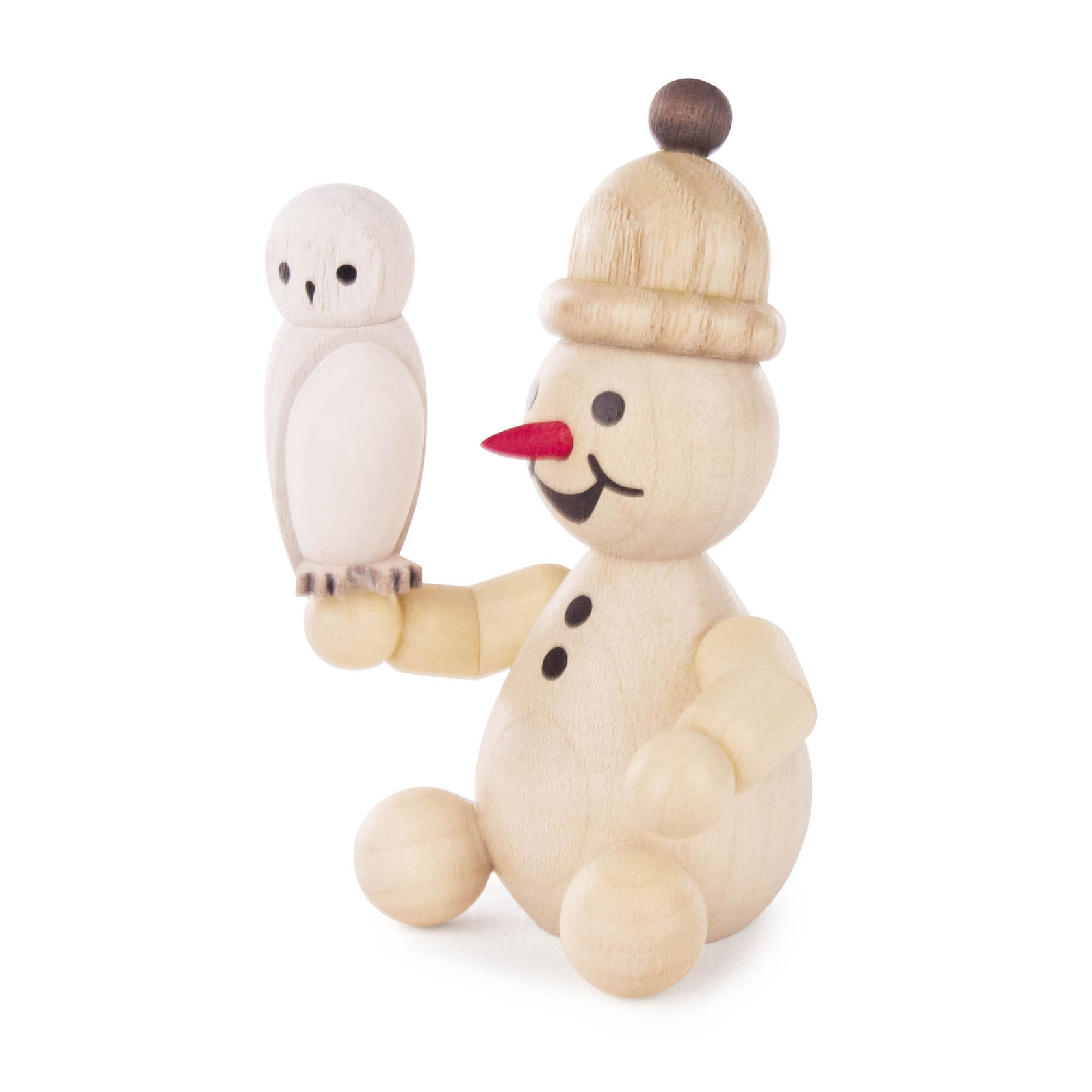 Holzspielzeug Schneemann mit Mütze sitzt und hält eine Schneeeule auf der Hand. im Dregeno Online Shop günstig kaufen
