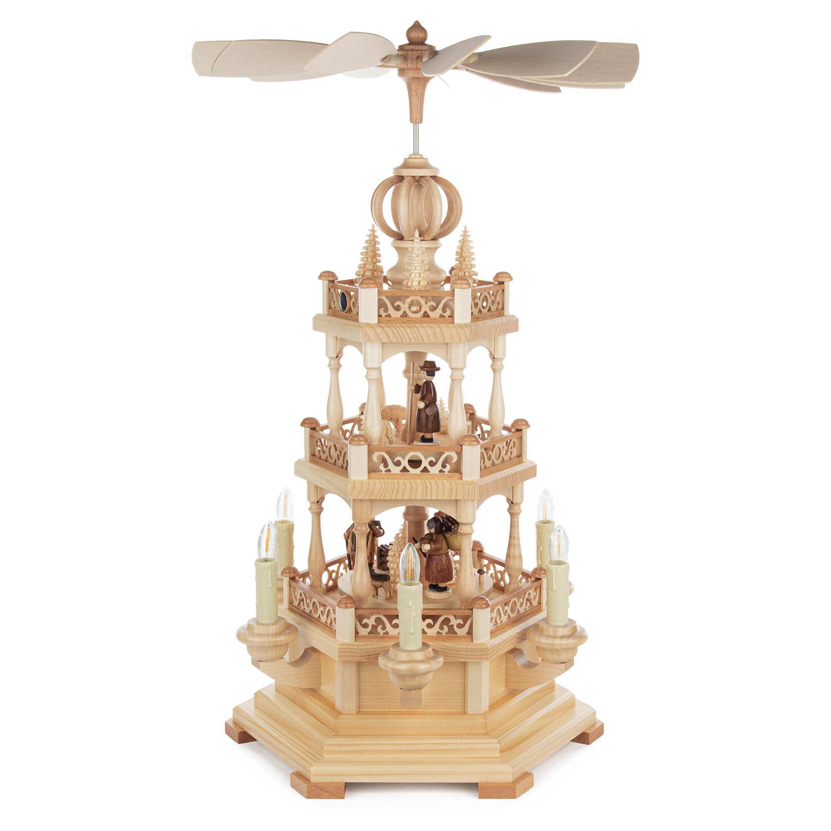 Zweistufige Holzpyramide mit elektrischer Beleuchtung, verziert mit Waldleuten-Figuren. Kerzenförmige Leuchten an den Seiten, ein Propeller oben. im Dregeno Online Shop günstig kaufen