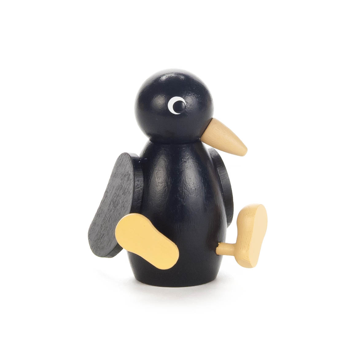 Eine minimalistische Holzfigur eines Raben, bestehend aus einem schwarzen Körper, gelbem Schnabel und gelben Füßen. Der Rabe hat stilisierte Flügel.