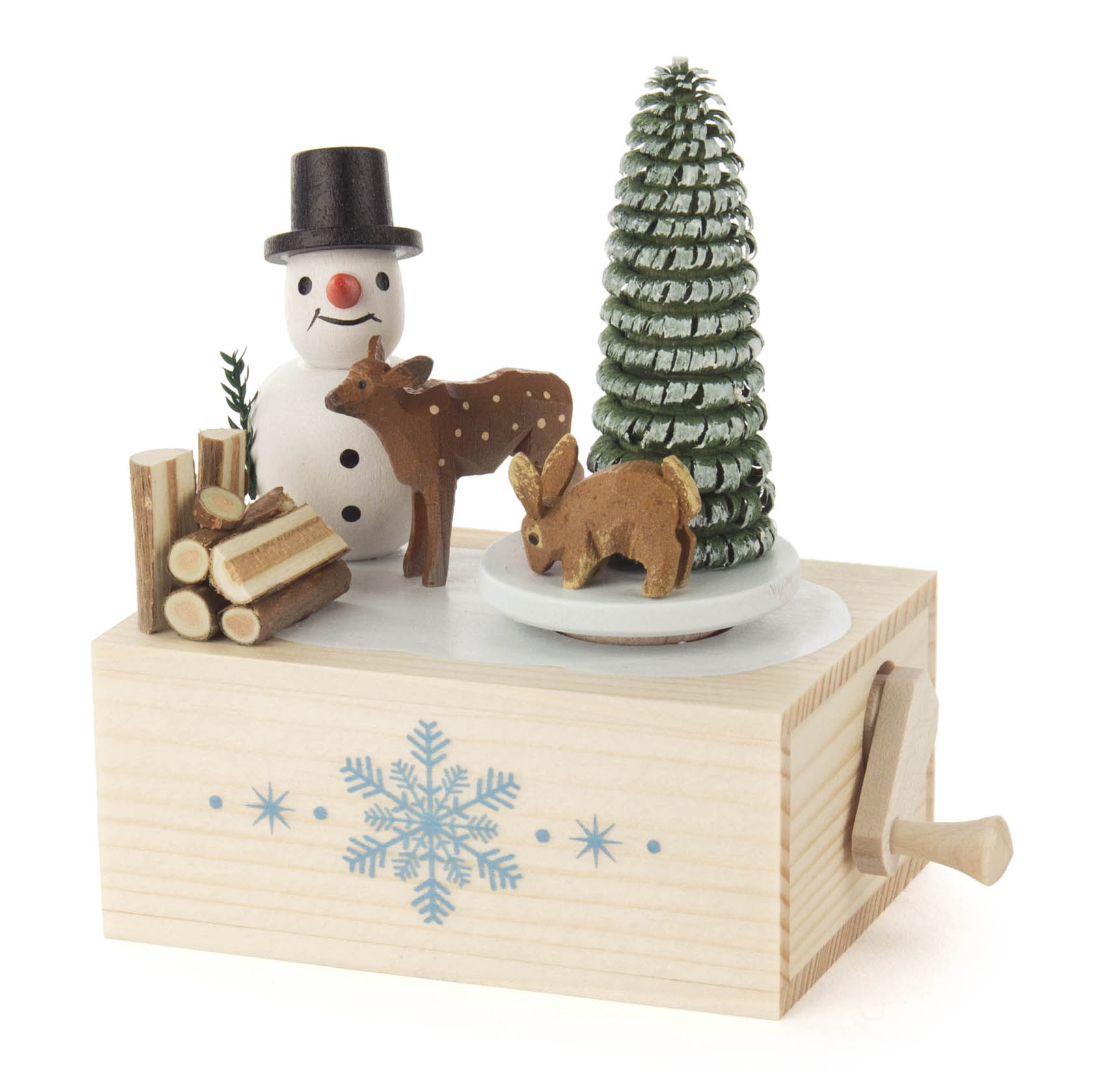 Eine hölzerne Spieluhr mit einem Schneemann, zwei Rehen, einem gestapelten Holzstapel und einem Tannenbaum. Die Kurbel befindet sich an der Seite. im Dregeno Online Shop günstig kaufen