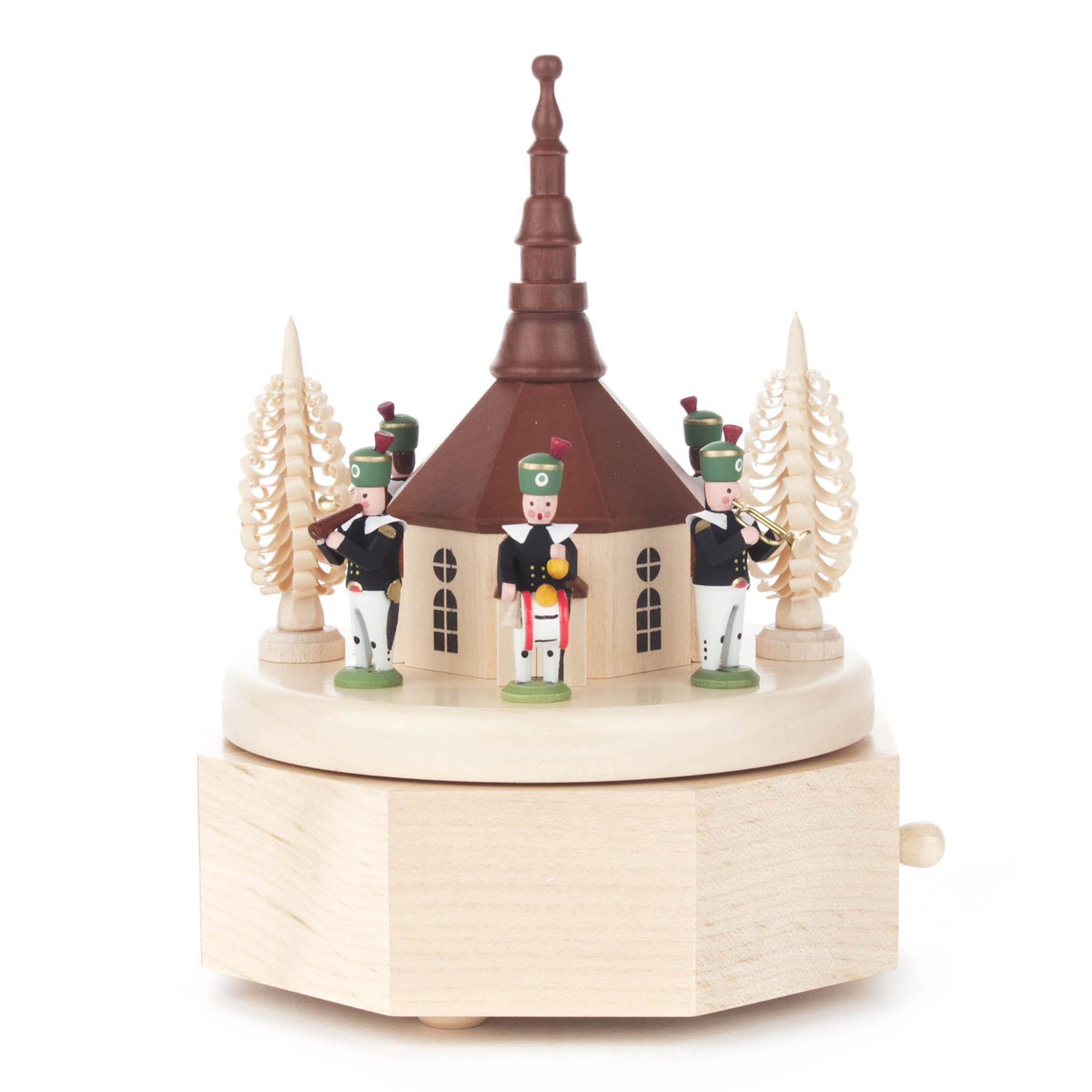 Holzspieldose mit der Seiffener Kirche und bemalten Bergmannsfiguren. Die Kirche hat ein braunes Dach, die Figuren tragen grüne Hüte und sind umgeben von zwei Bäumen. im Dregeno Online Shop günstig kaufen