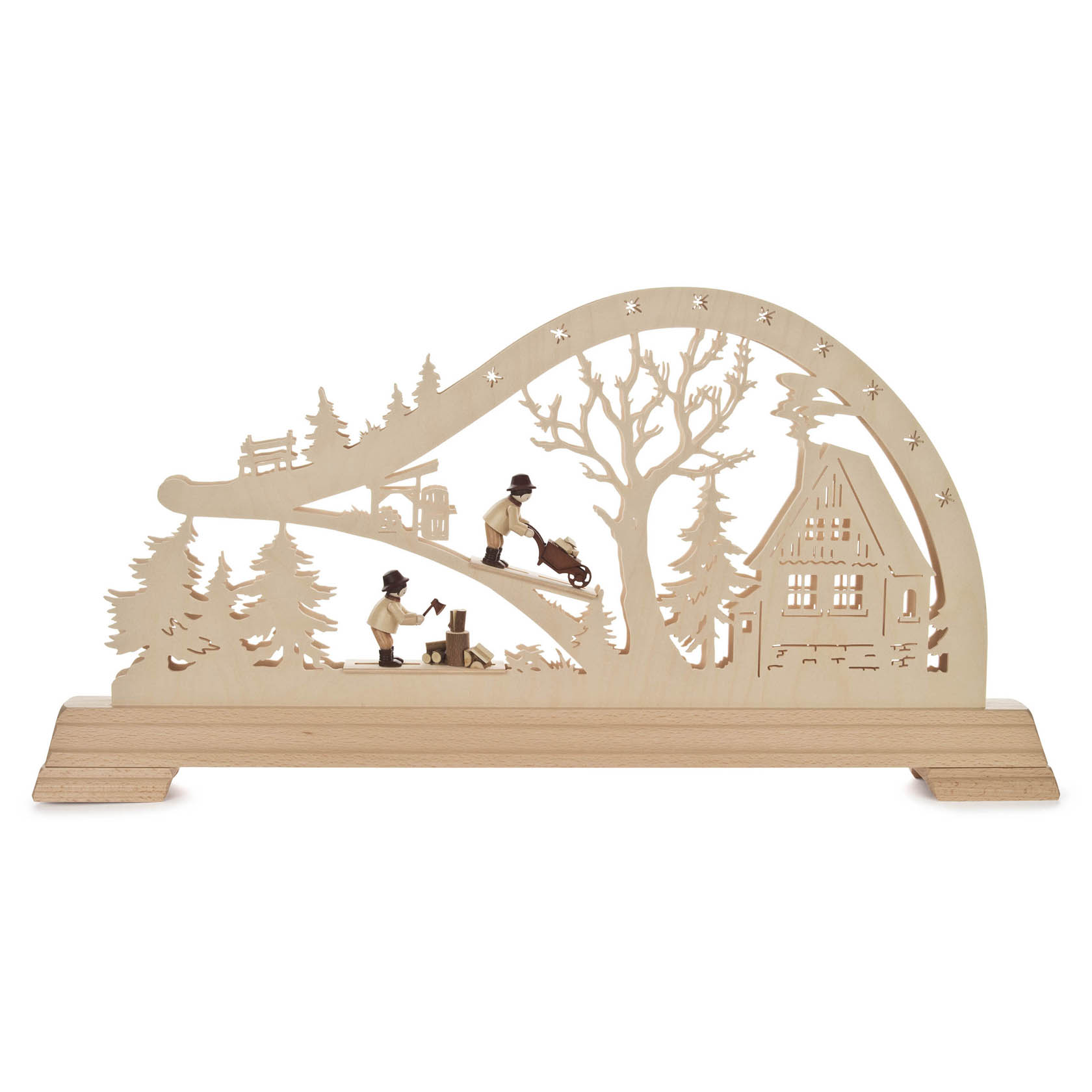 Ein Schwibbogen mit einer Waldhütte, zwei Waldarbeitern—einer mit Axt, einer mit Säge—nahebei ein großer Baum und LED-Beleuchtung. im Dregeno Online Shop günstig kaufen