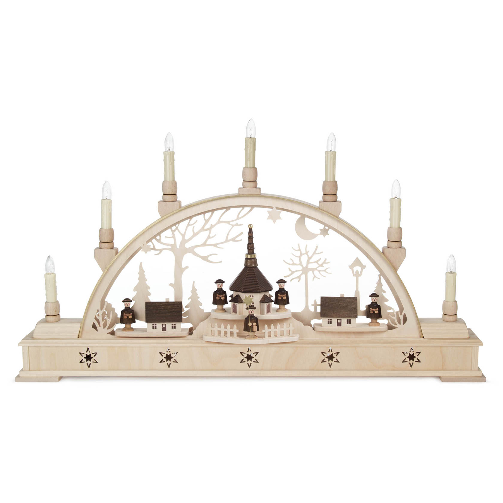 Ein Schwibbogen mit Seiffener Dorf, Darstellung von Holzhäusern, einer Kirche und Kurrende-Sängern, elektrisch beleuchtet mit sieben Kerzen. im Dregeno Online Shop günstig kaufen