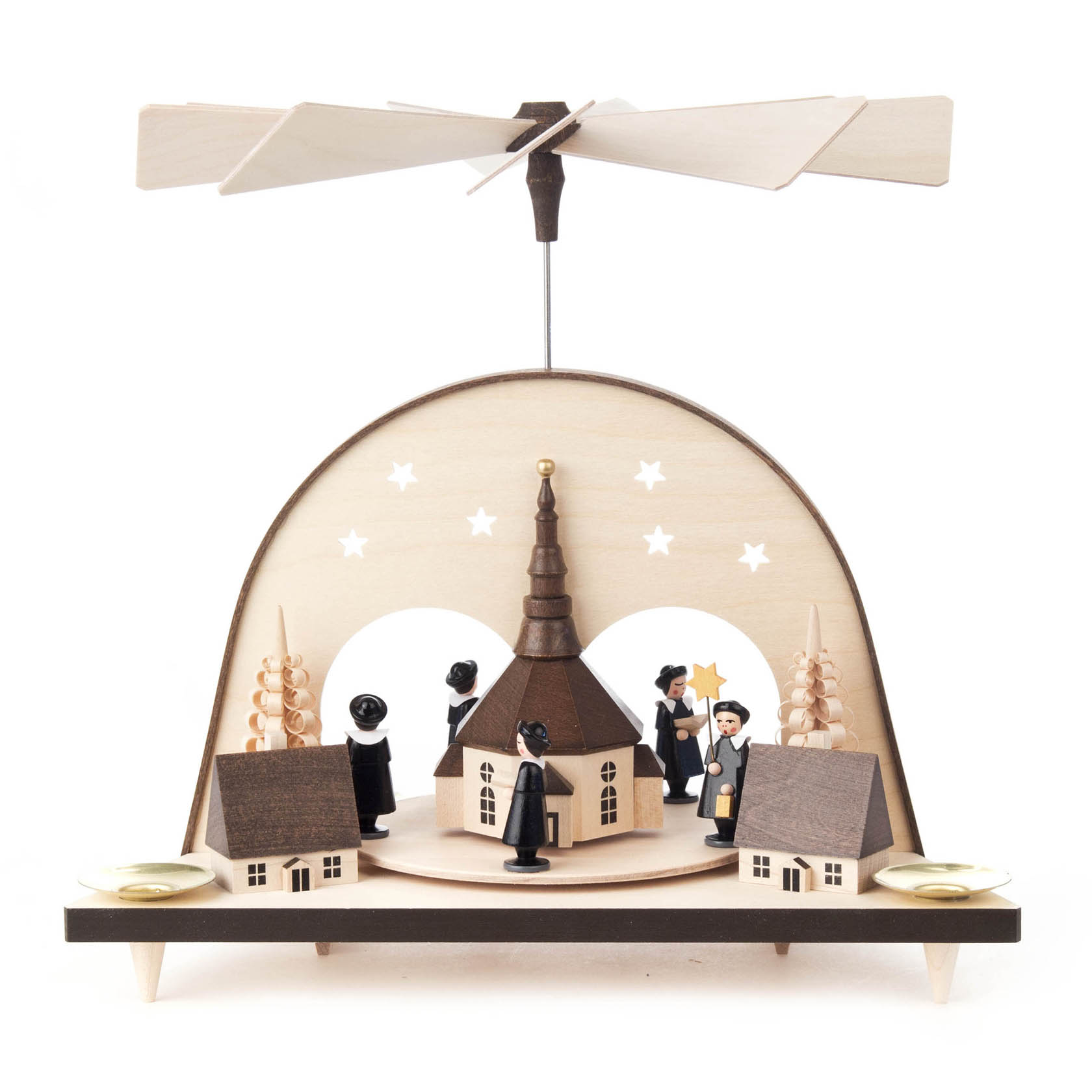 Holzpyramide mit drehbarem Propeller, zeigt Seiffener Kirche umgeben von Kurrendesängern und zwei kleinen Holzgebäuden, geeignet für 14mm Kerzen. im Dregeno Online Shop günstig kaufen