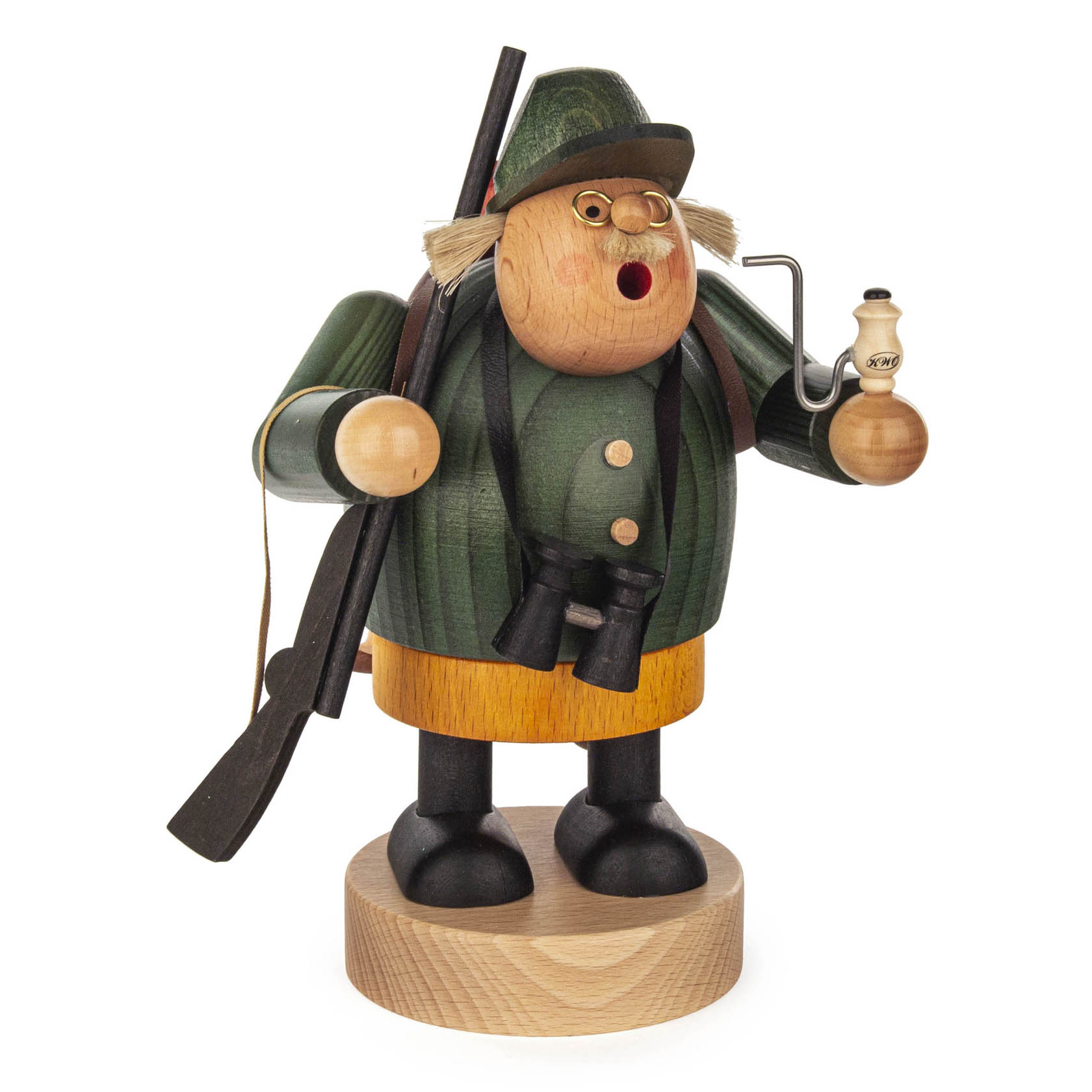 Holzfigur eines Räuchermanns in Form eines Jägers mit Pfeife und Gewehr in grüner Kleidung, stehend auf einem Holzsockel. im Dregeno Online Shop günstig kaufen
