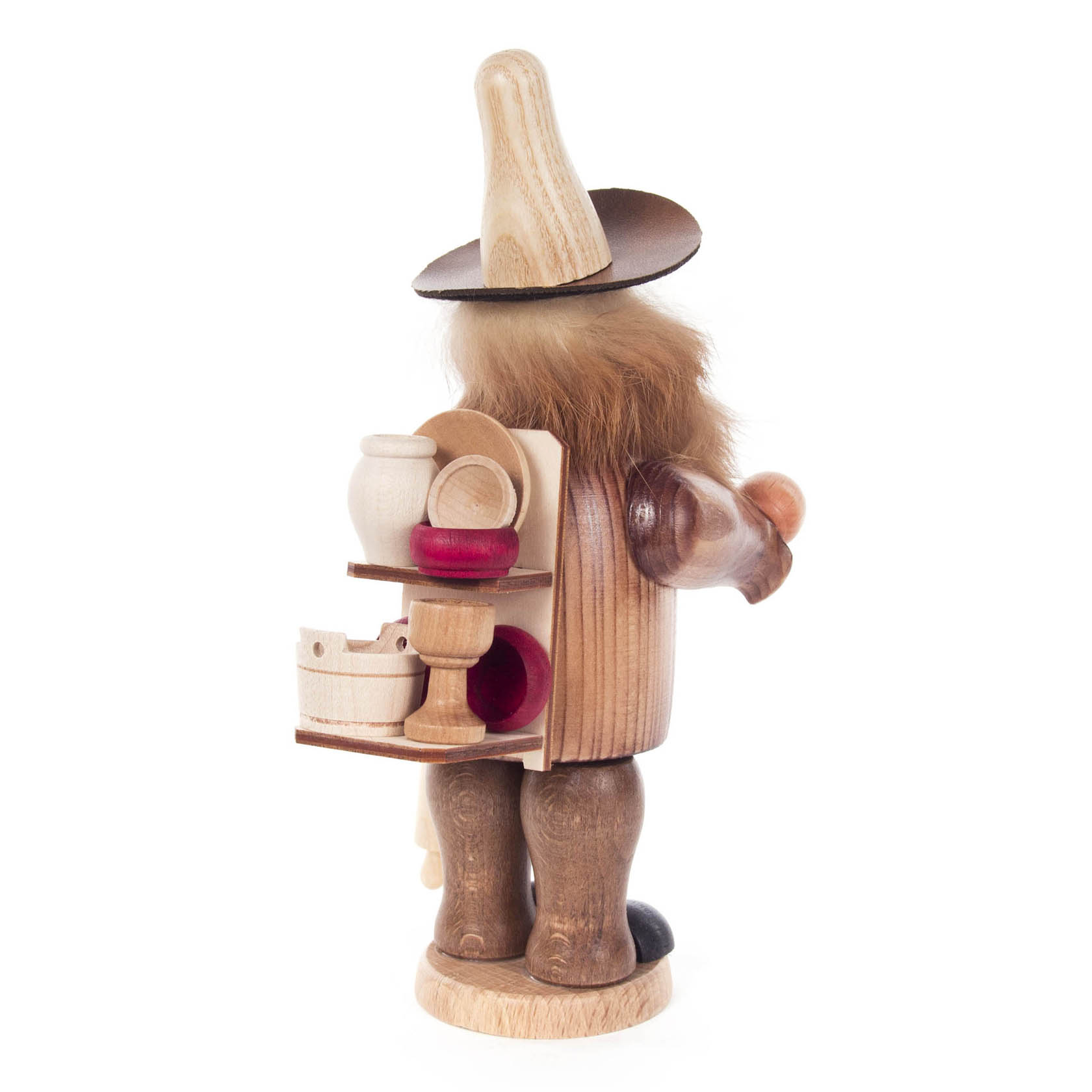 Holz-Räuchermann in traditioneller Kleidung mit Rucksack voller Holzschalen und -gefäße.