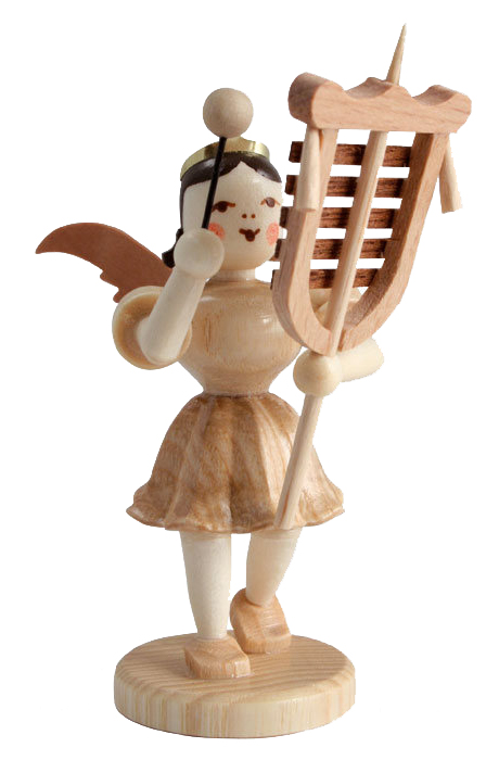Holzengel in natürlichem Look, der ein Schellenbaum-Instrument hält. Der Engel hat Flügel, rote Wangen und trägt einen Rock. im Dregeno Online Shop günstig kaufen
