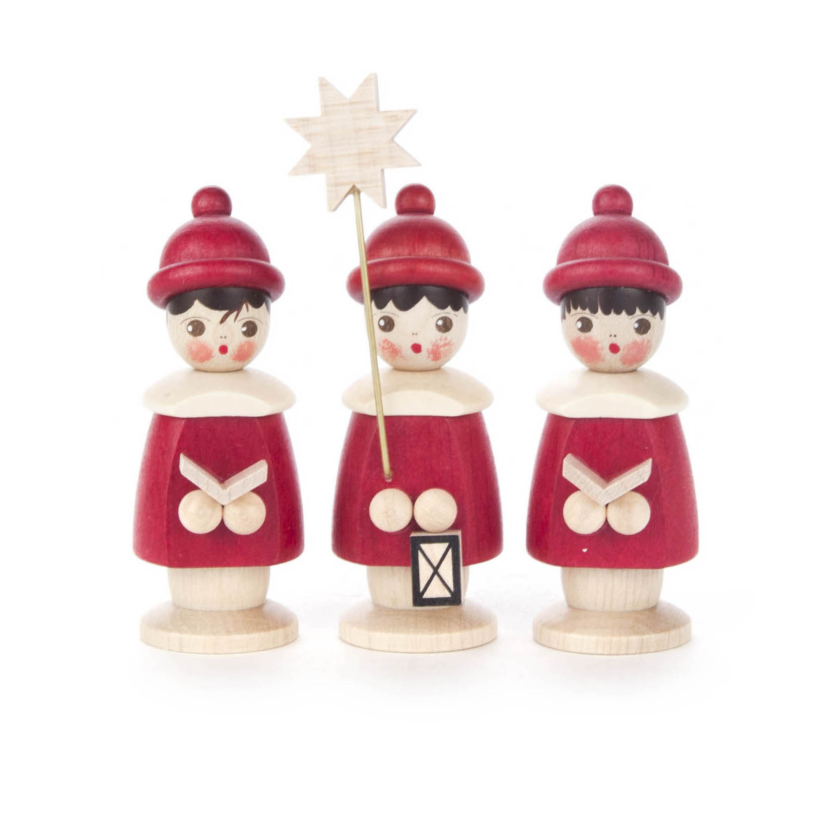 Drei handgeschnitzte Kurrendefiguren in roten Umhängen und Mützen, eine Figur hält einen Stern auf einem Stab. im Dregeno Online Shop günstig kaufen