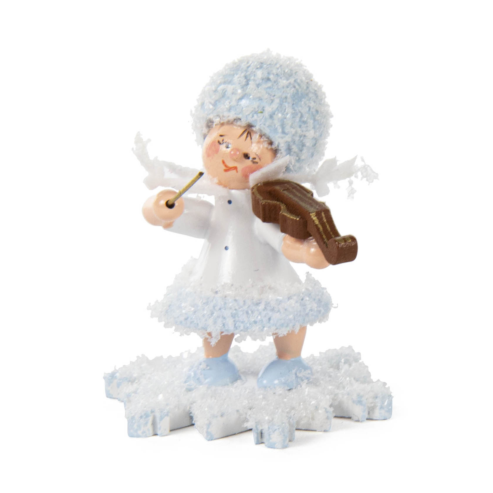 Kleine Schneeflockenfigur in winterlichem Outfit, lächelt und spielt eine Geige. Sie steht auf einer schneeähnlichen Basis. im Dregeno Online Shop günstig kaufen