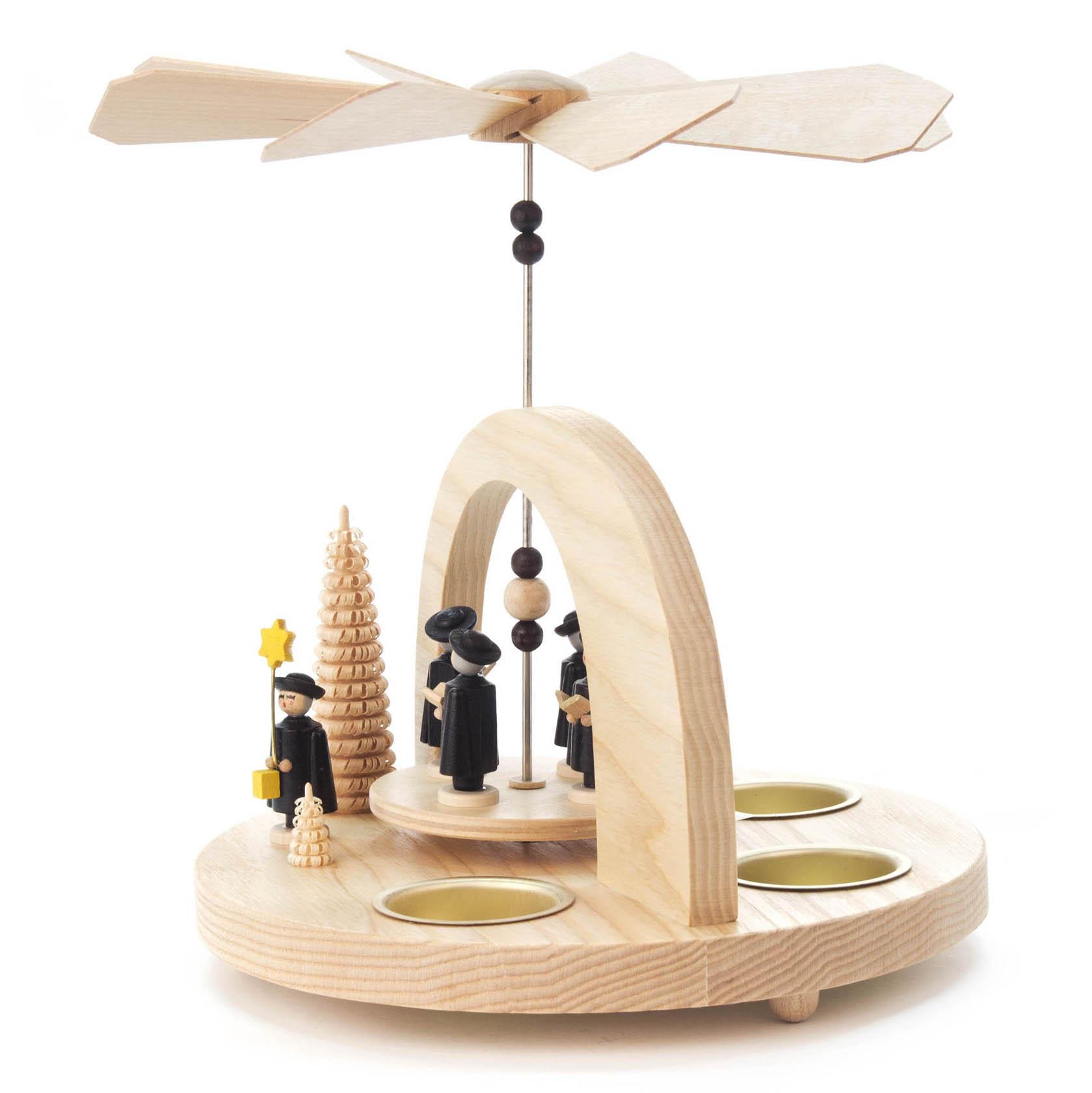 Holzpyramide mit rundem Bogen, darauf Kurrendefiguren. Teelichtplätze auf der Basis und darüber ein Propeller.